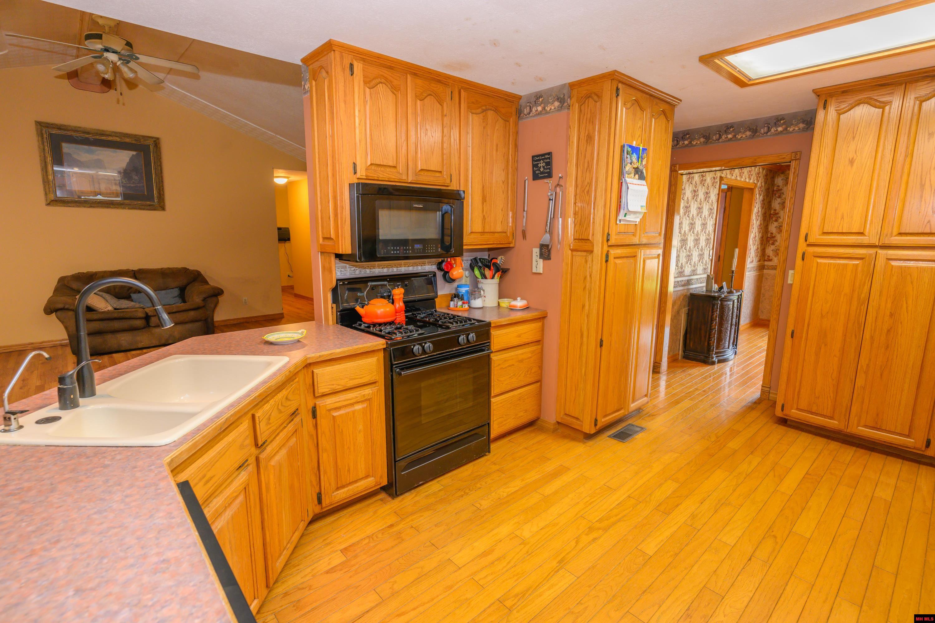 2041 SHADOW OAK DRIVE Mountain Home, AR