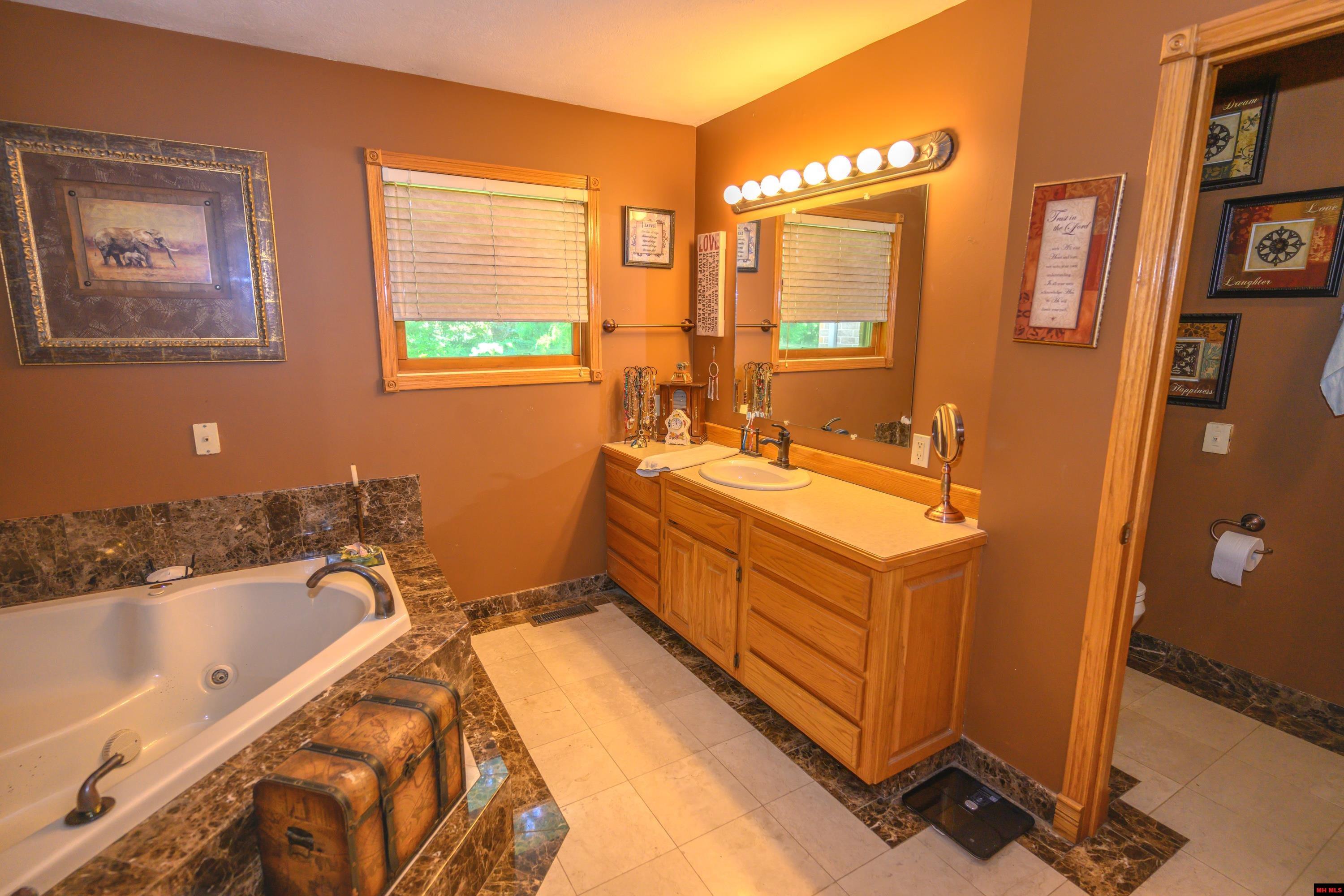 2041 SHADOW OAK DRIVE Mountain Home, AR