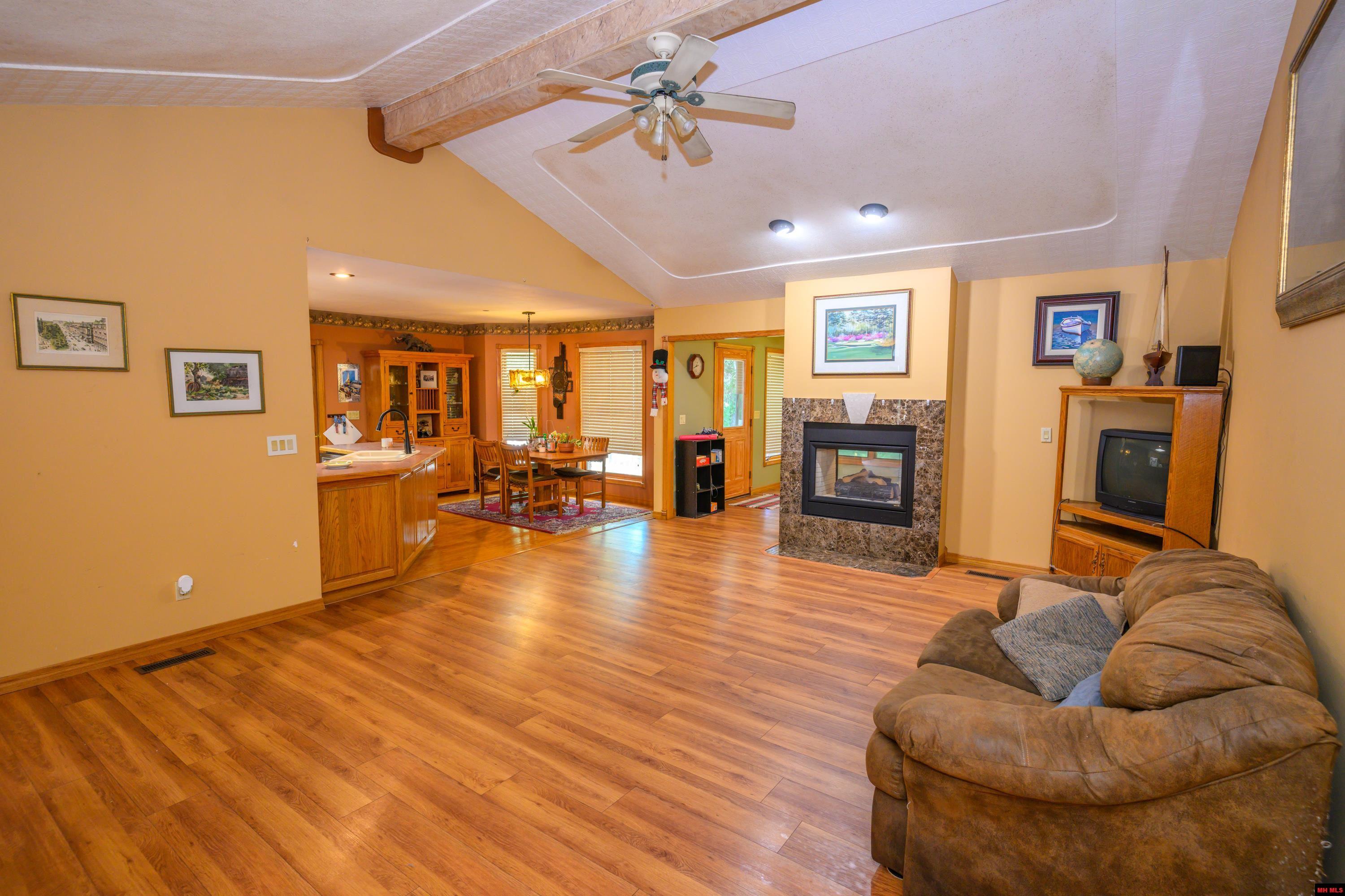 2041 SHADOW OAK DRIVE Mountain Home, AR