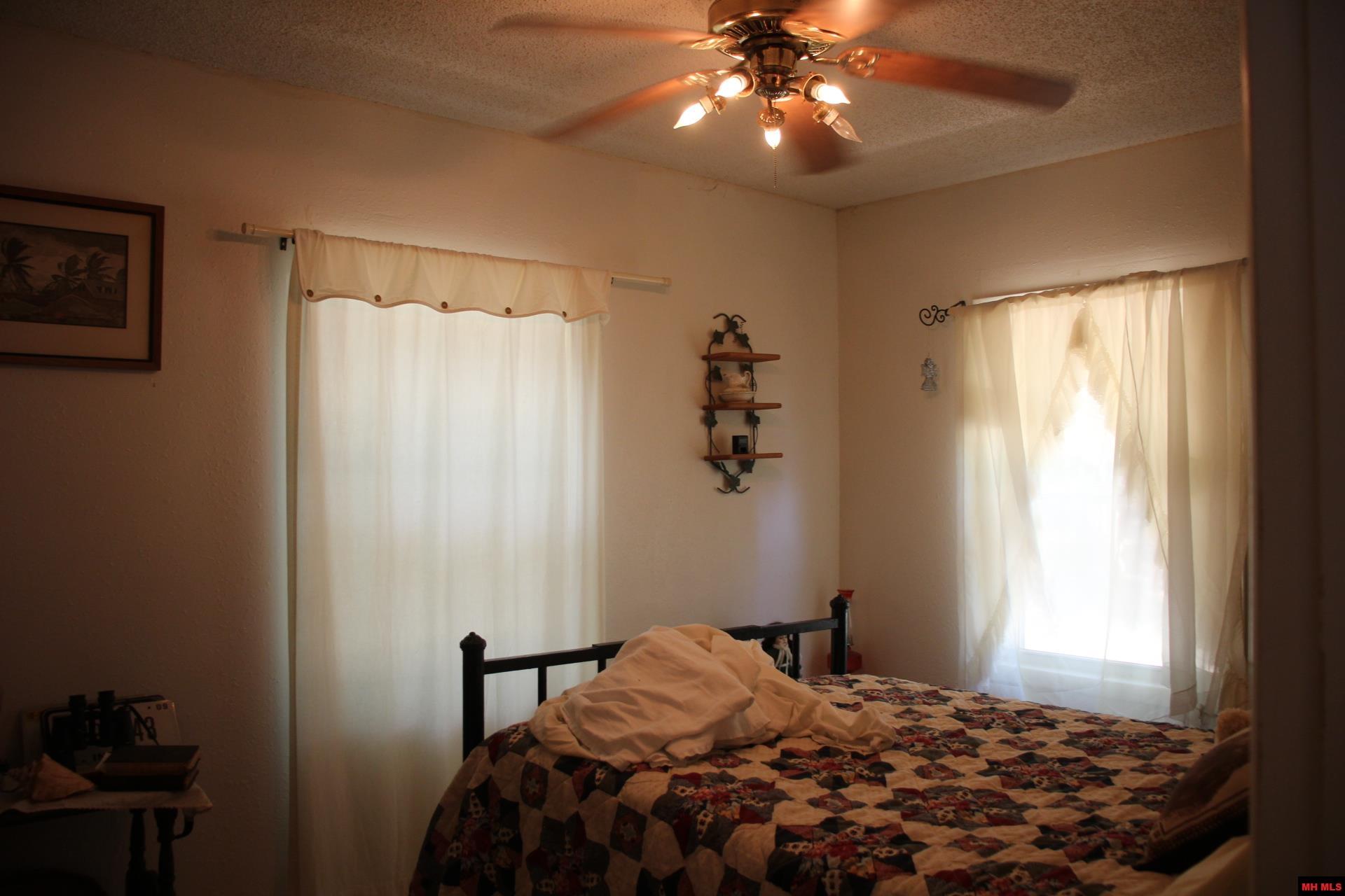 12366 NW HWY 125 Yellville, AR 72687