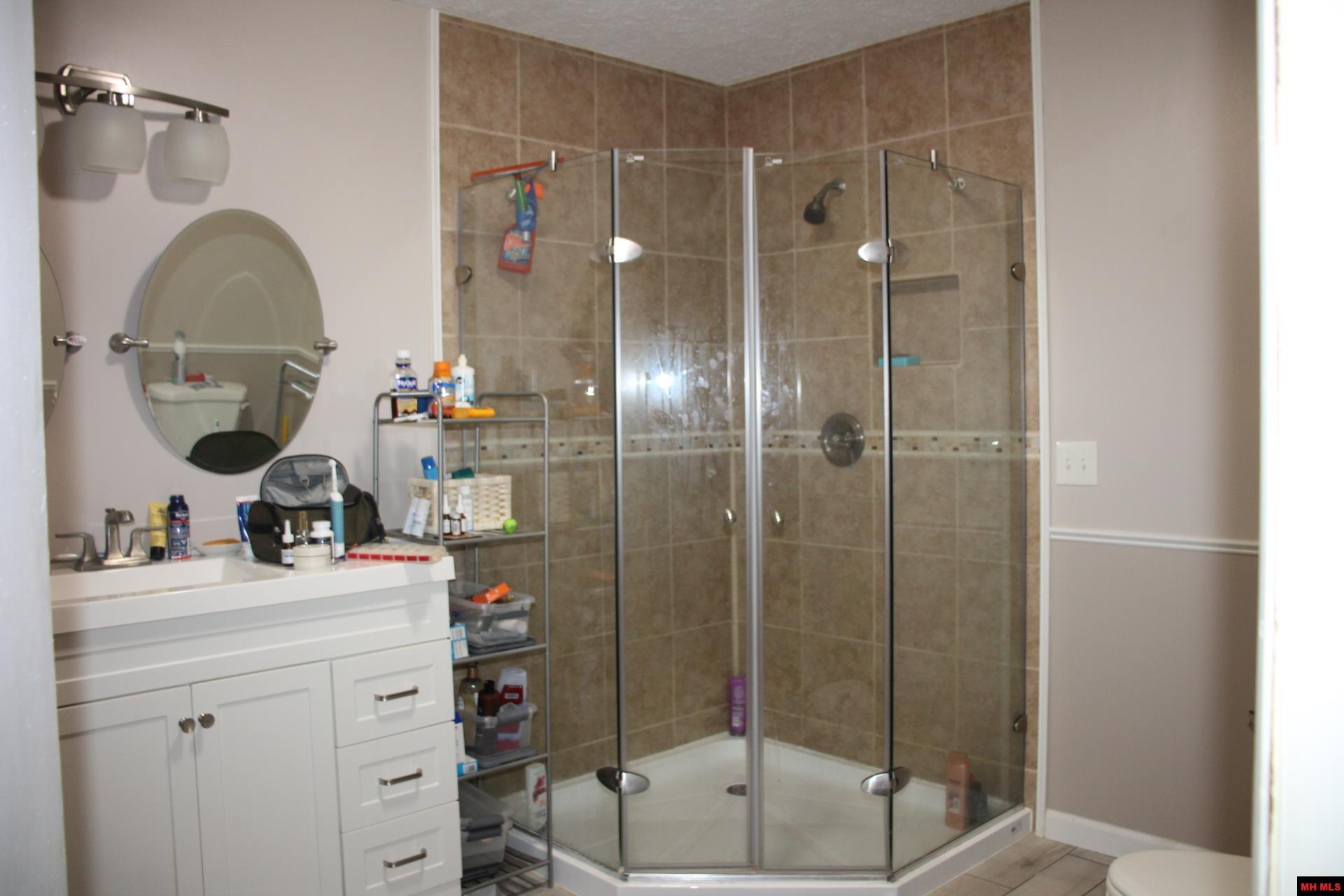 12366 NW HWY 125 Yellville, AR 72687