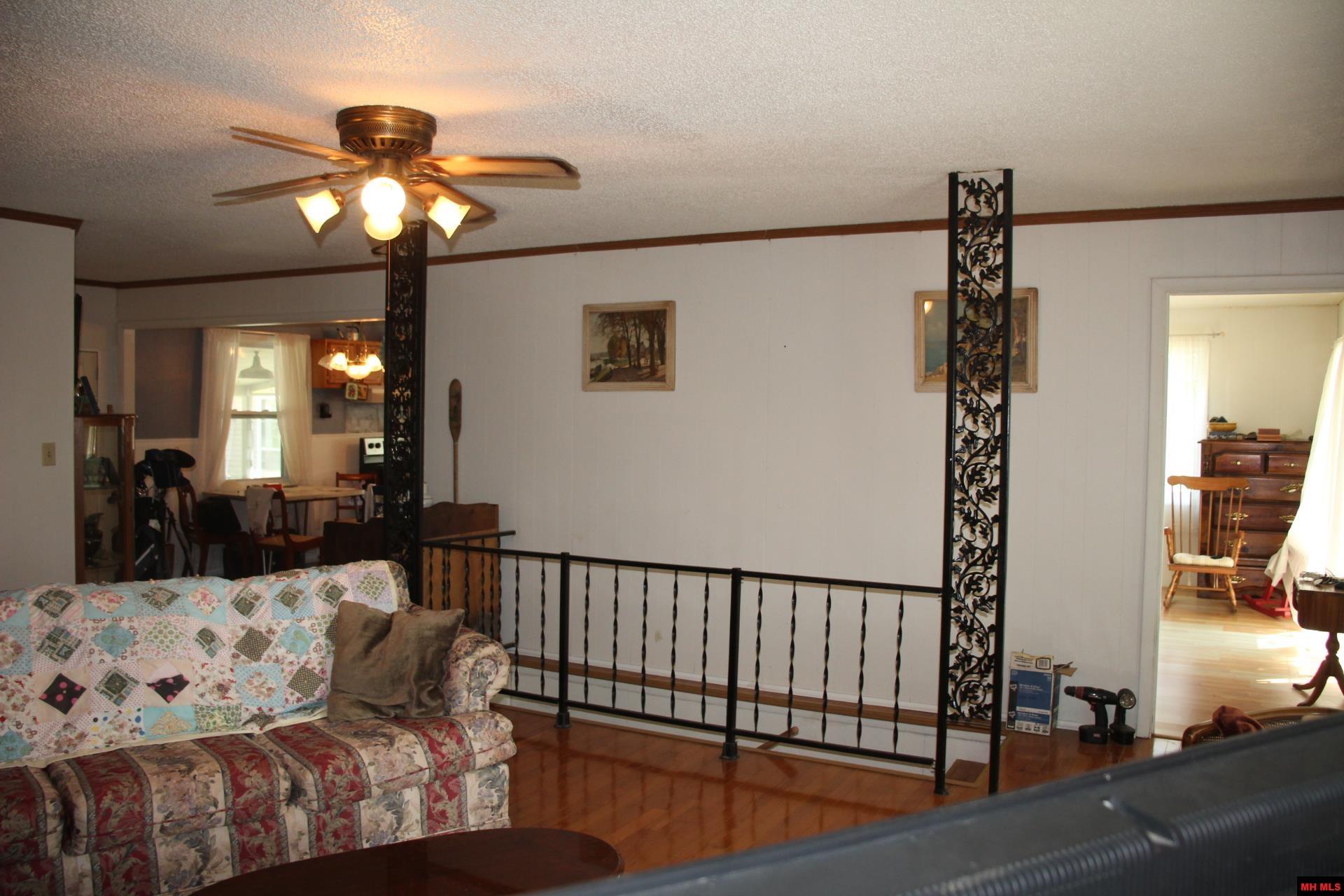 12366 NW HWY 125 Yellville, AR 72687