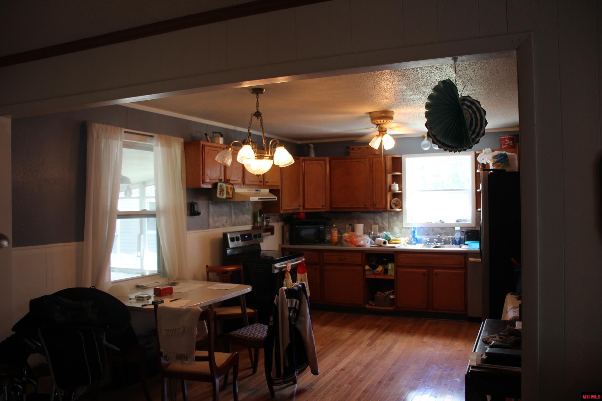 12366 NW HWY 125 Yellville, AR 72687