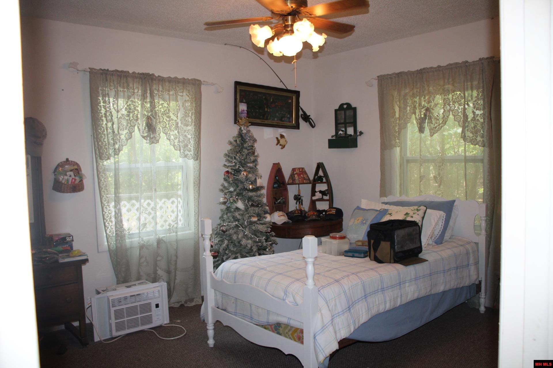 12366 NW HWY 125 Yellville, AR 72687