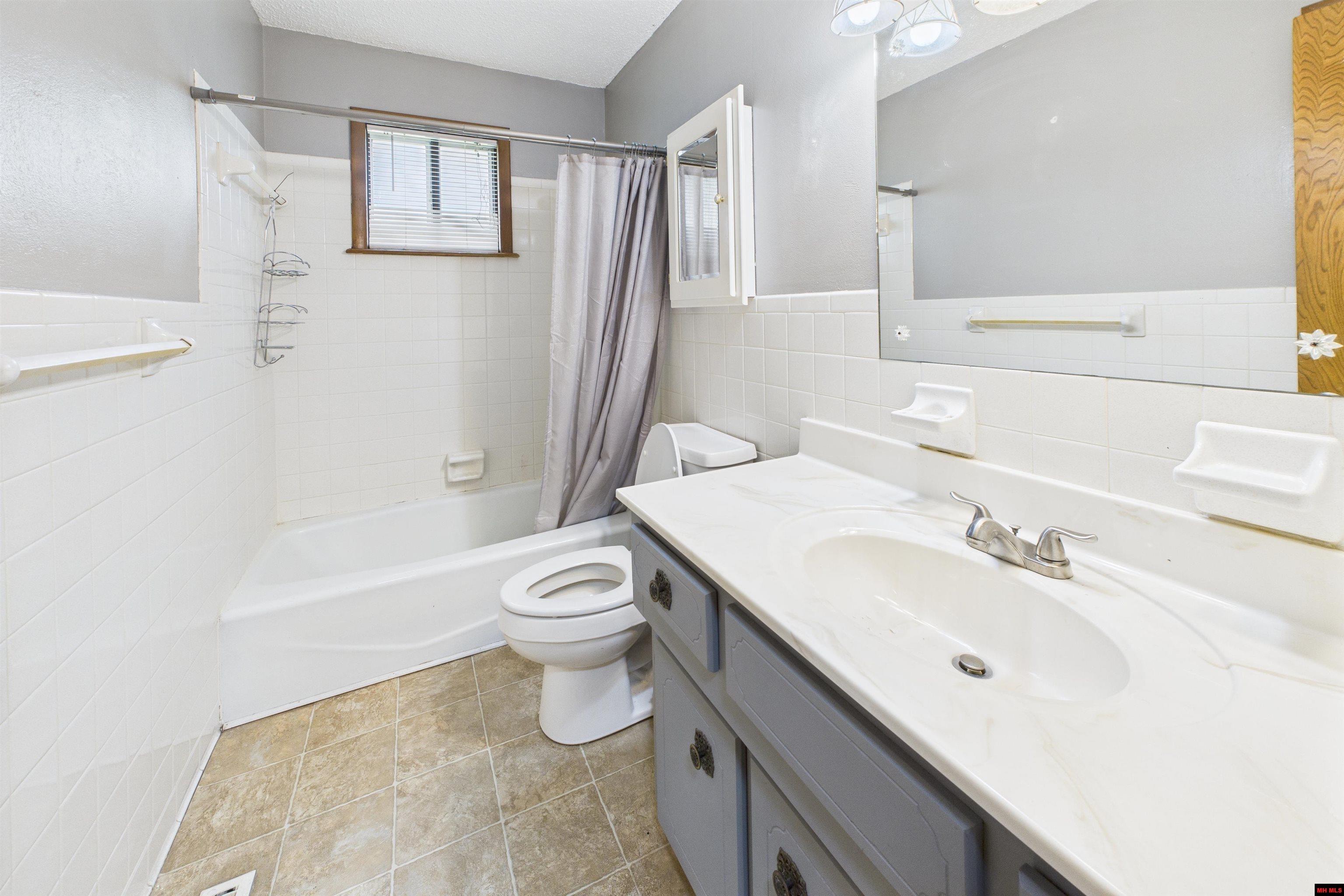 605 BROADMOOR CIRCLE Mountain Home, AR 72653