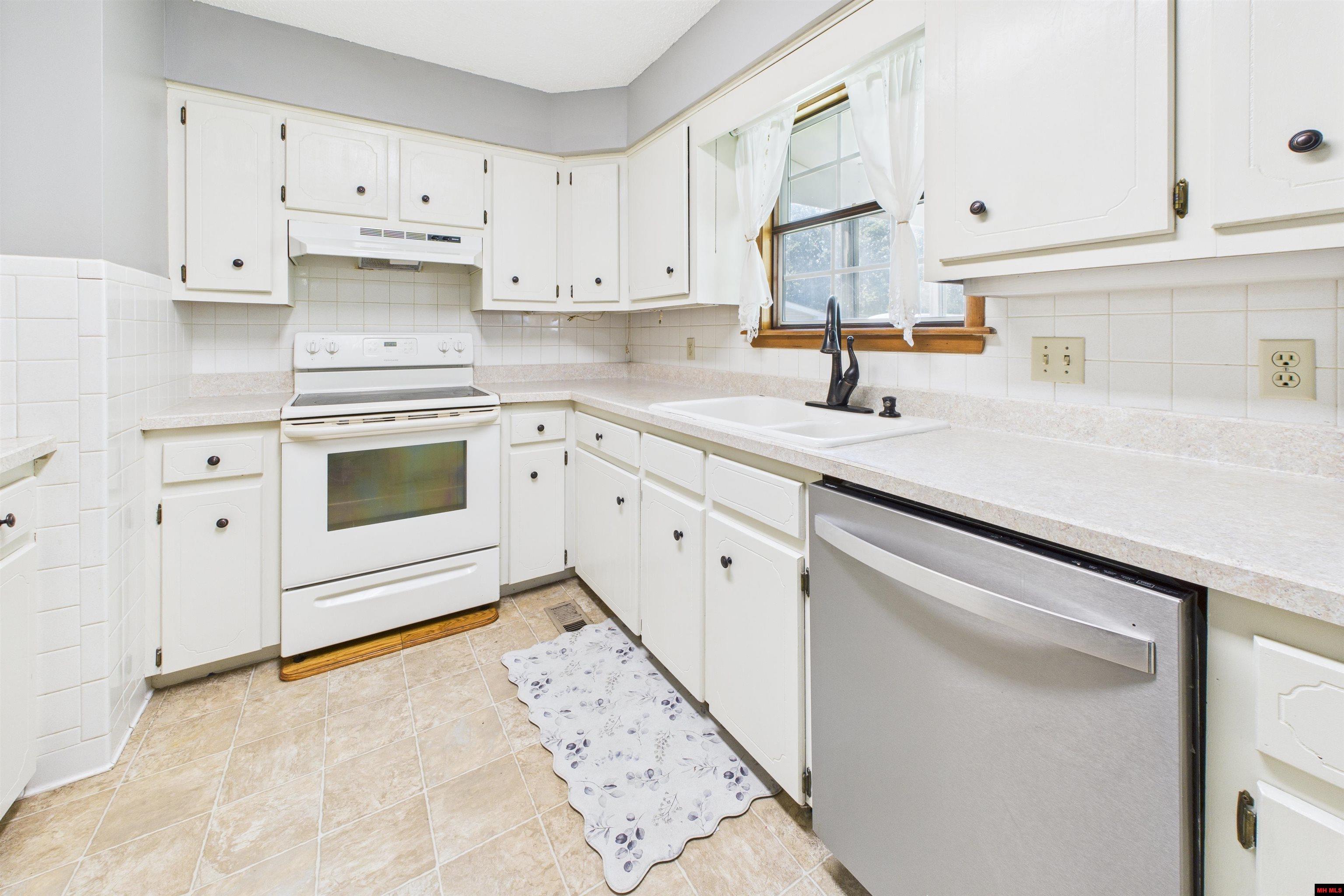 605 BROADMOOR CIRCLE Mountain Home, AR 72653