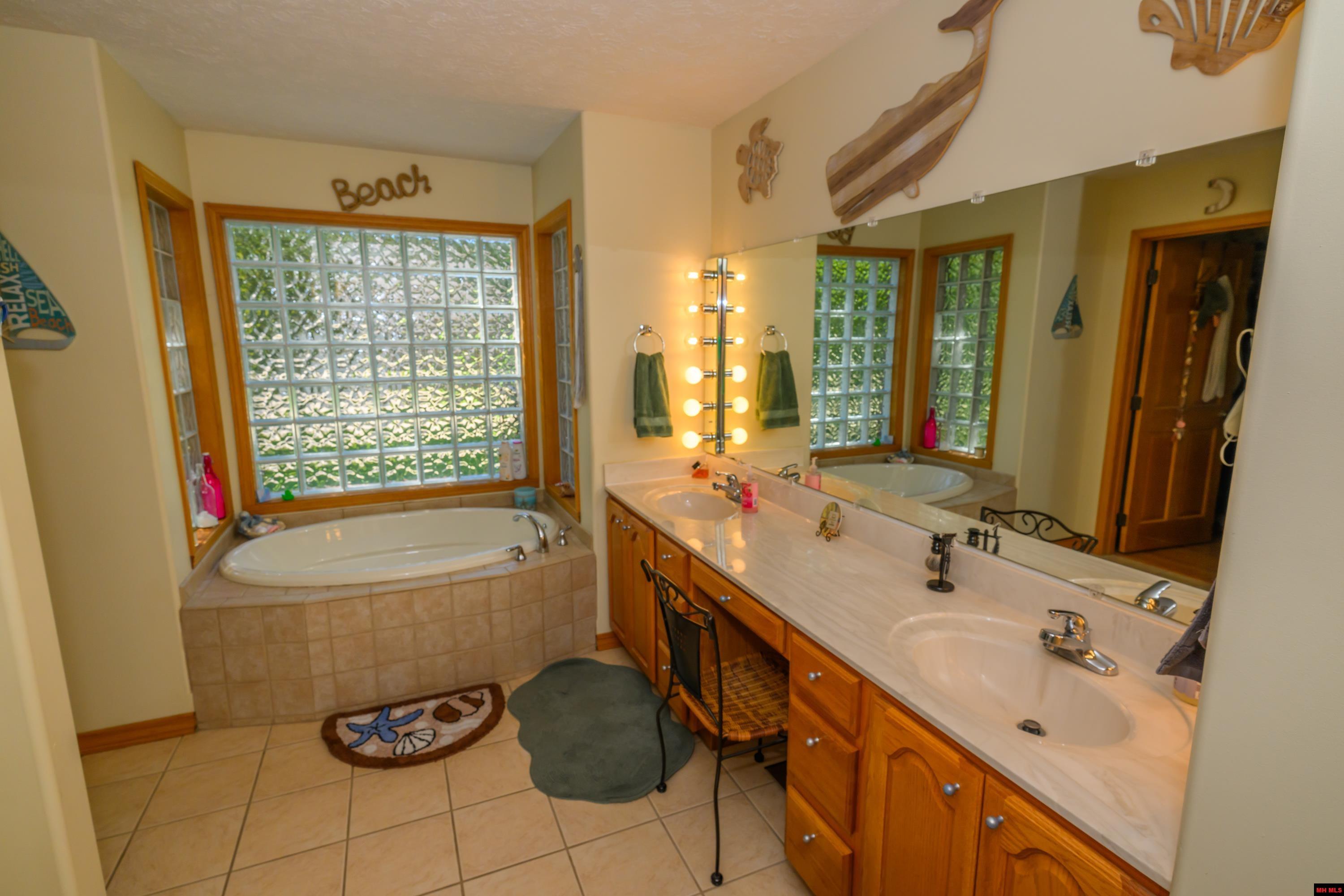 614 CR 39 Mountain Home, AR