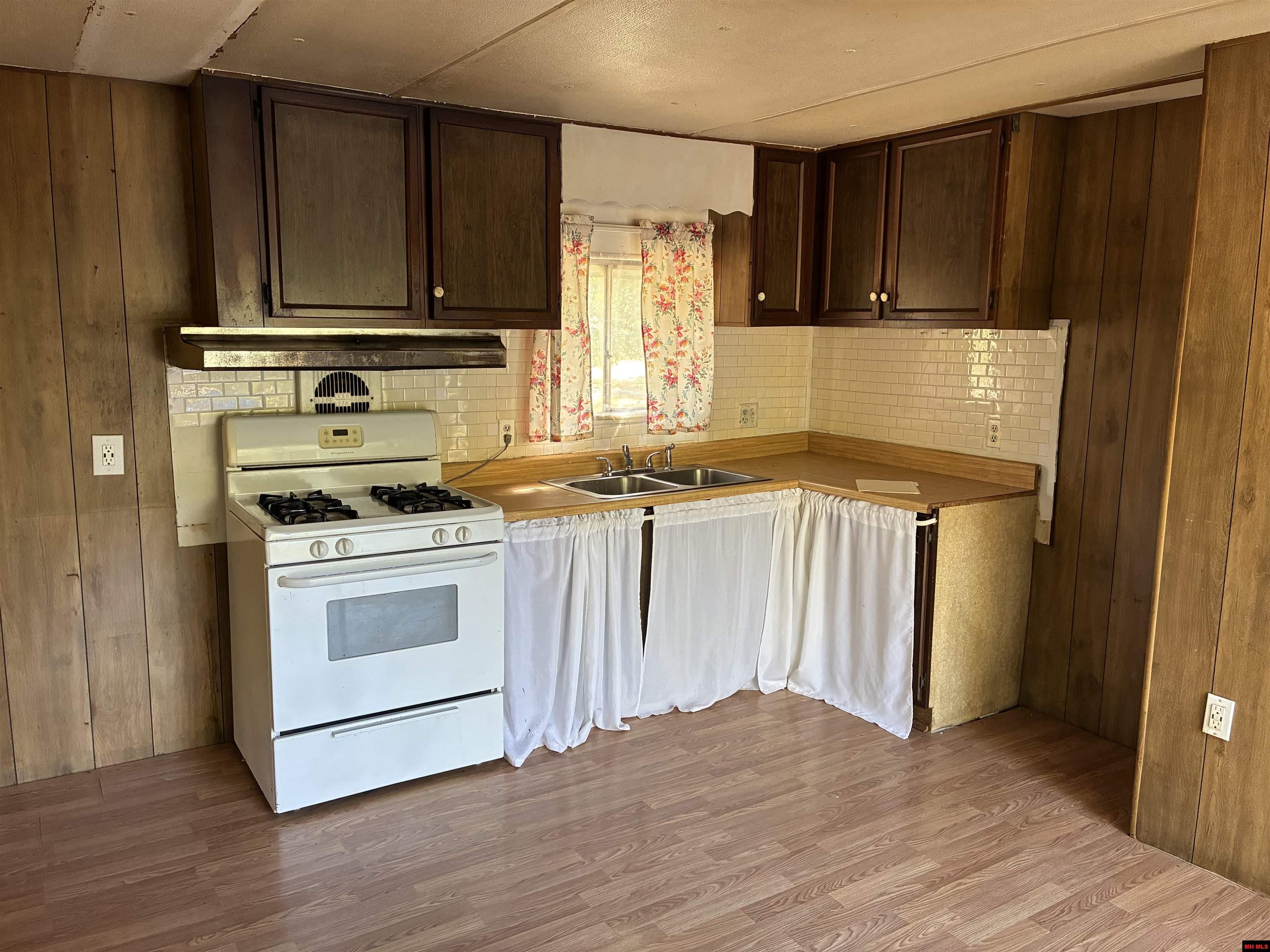 667 MC 5059 Valley Springs, AR