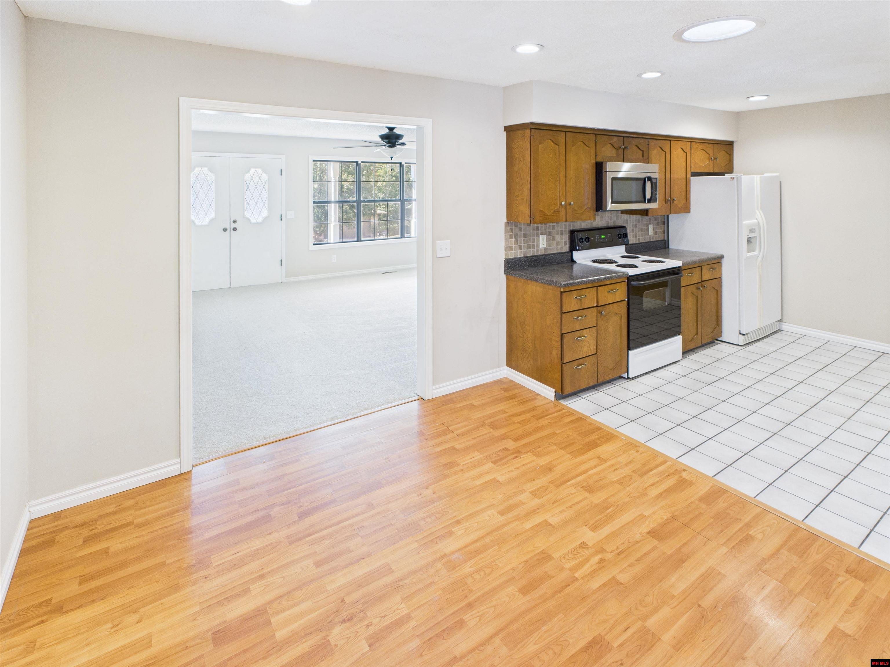 1138 MEADOWCREST DRIVE Mountain Home, AR 72653