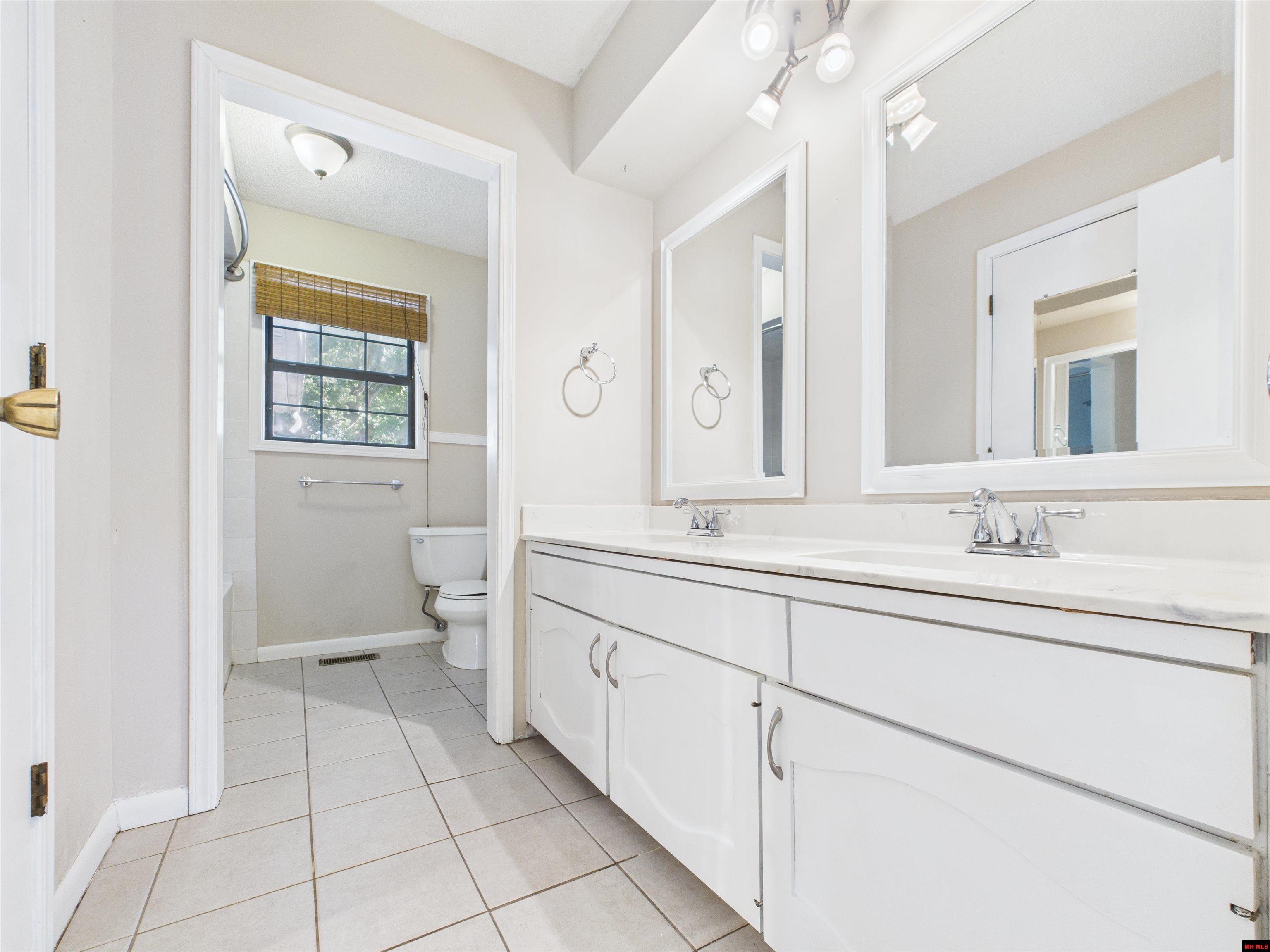 1138 MEADOWCREST DRIVE Mountain Home, AR 72653