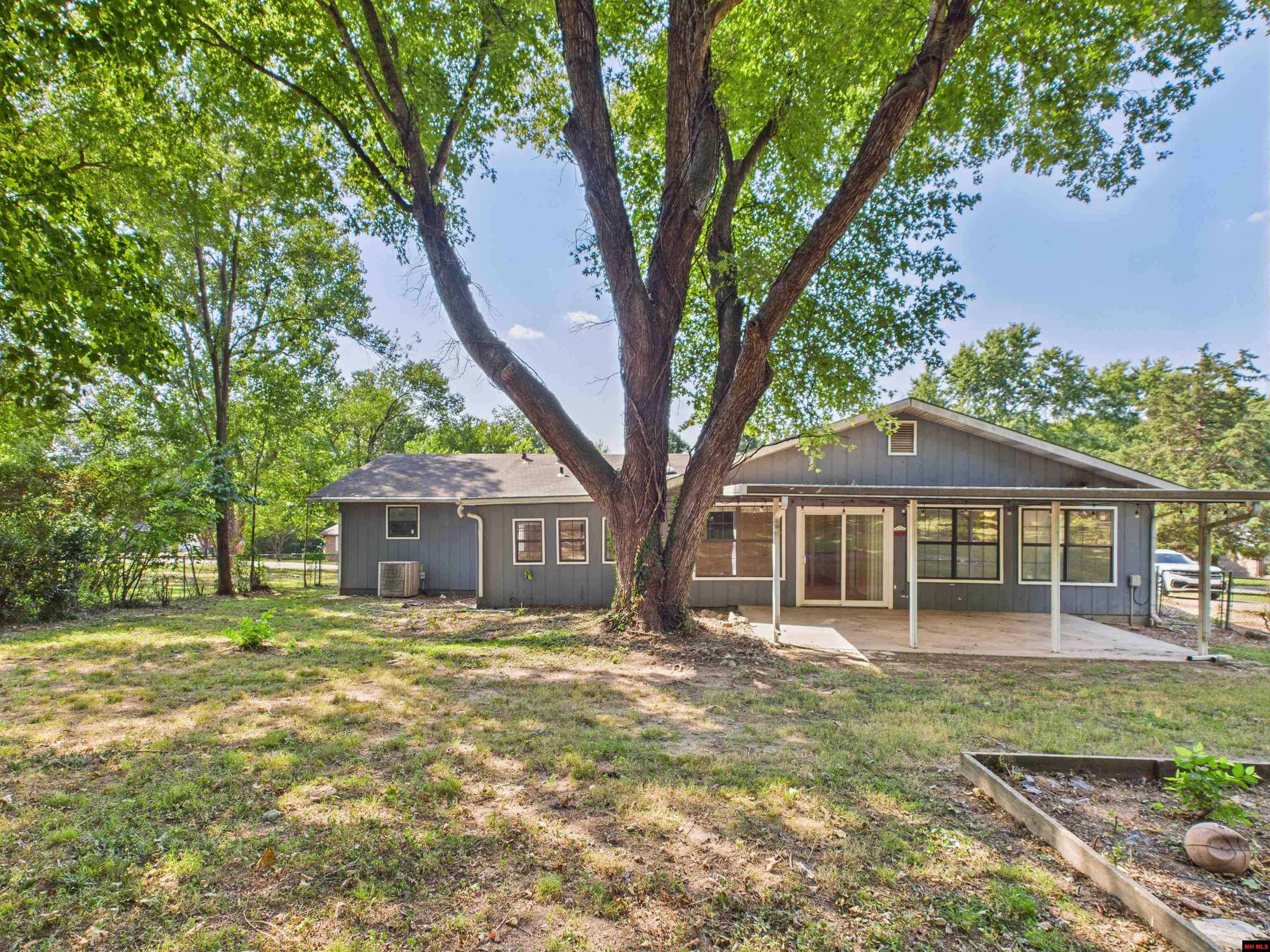 1138 MEADOWCREST DRIVE Mountain Home, AR 72653