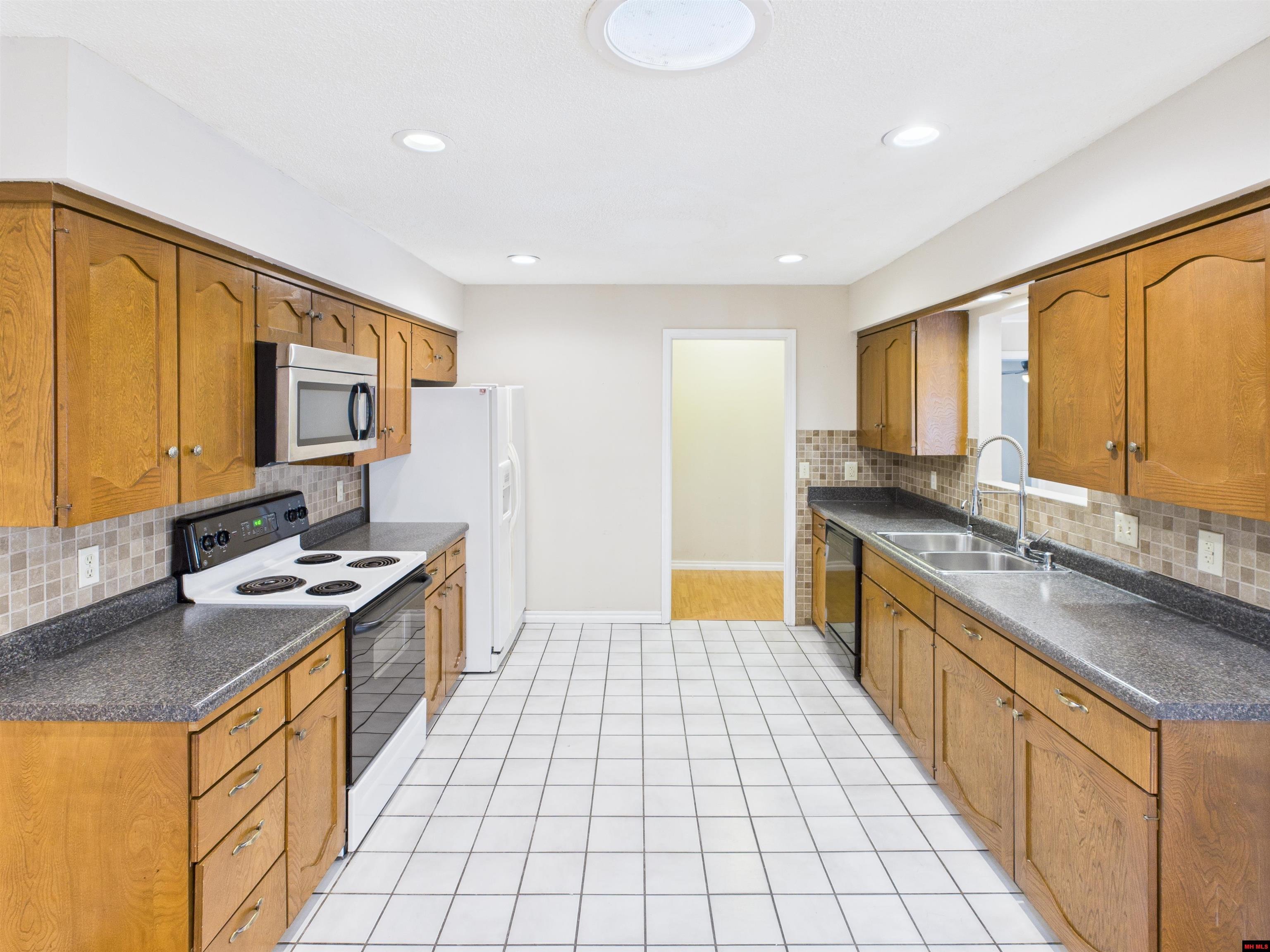 1138 MEADOWCREST DRIVE Mountain Home, AR 72653