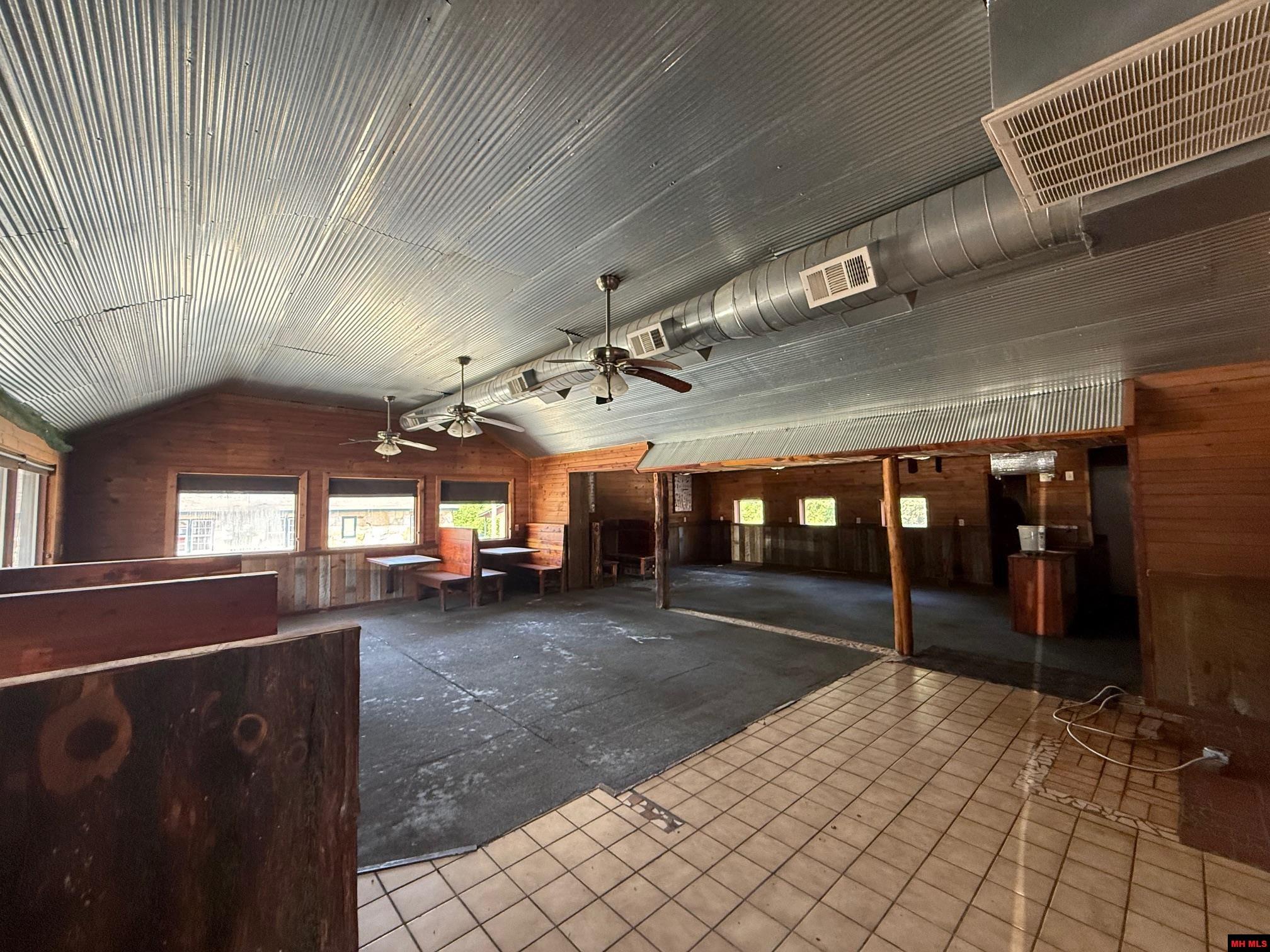 1400 CENTRAL BOULEVARD Bull Shoals, AR