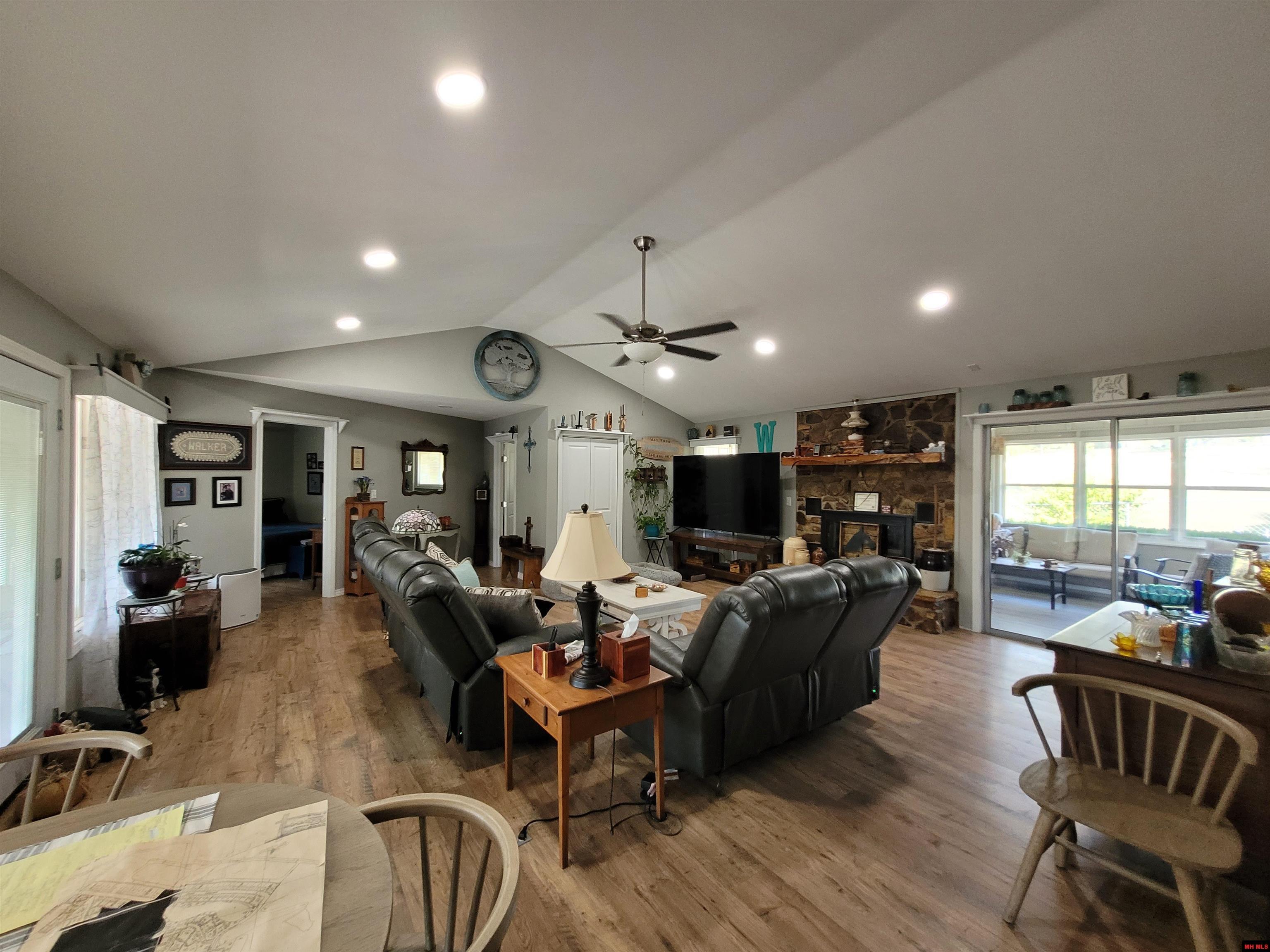 310 W GREEN VALLEY DRIVE Horseshoe Bend, AR 72512