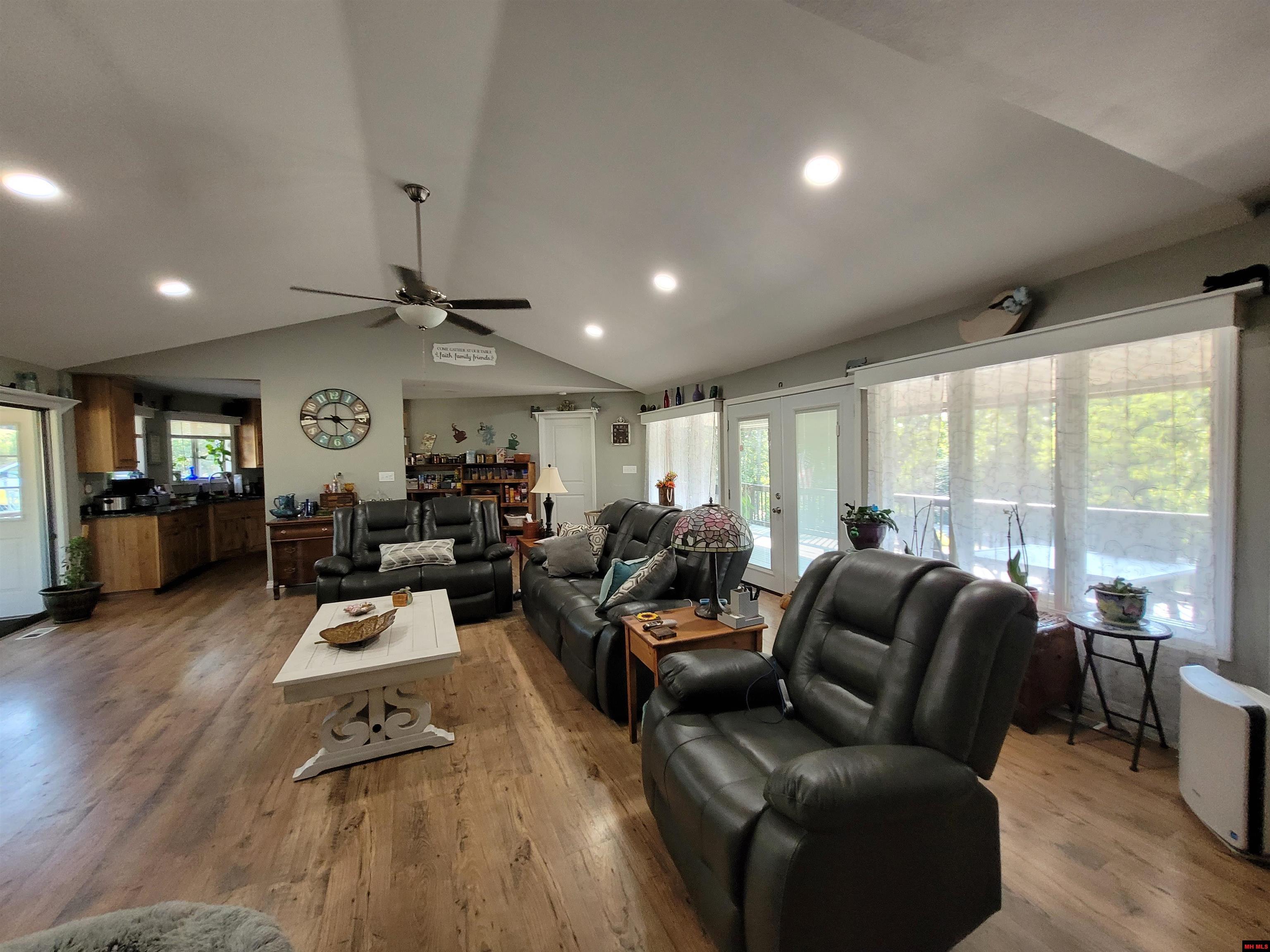 310 W GREEN VALLEY DRIVE Horseshoe Bend, AR 72512