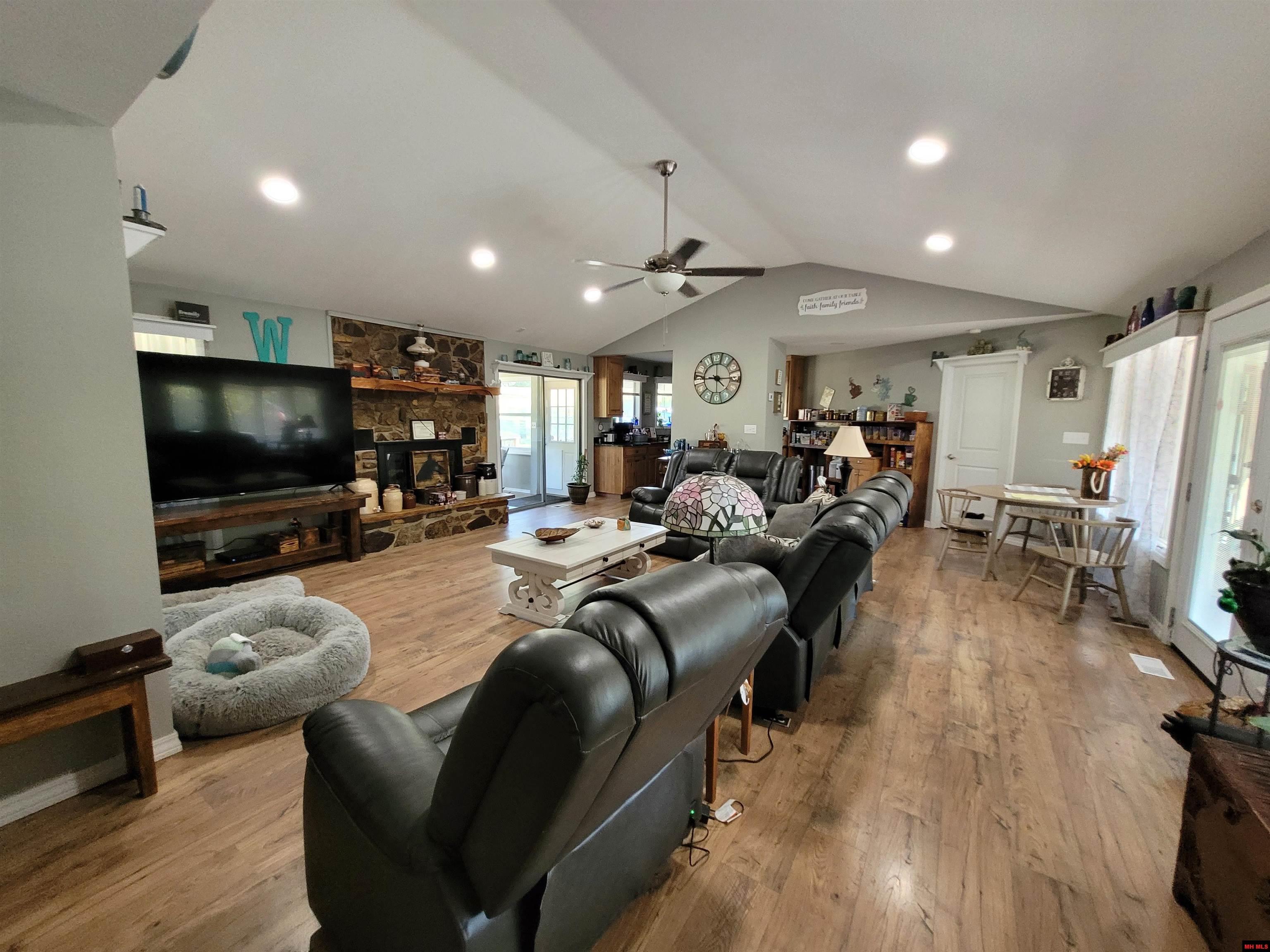 310 W GREEN VALLEY DRIVE Horseshoe Bend, AR 72512