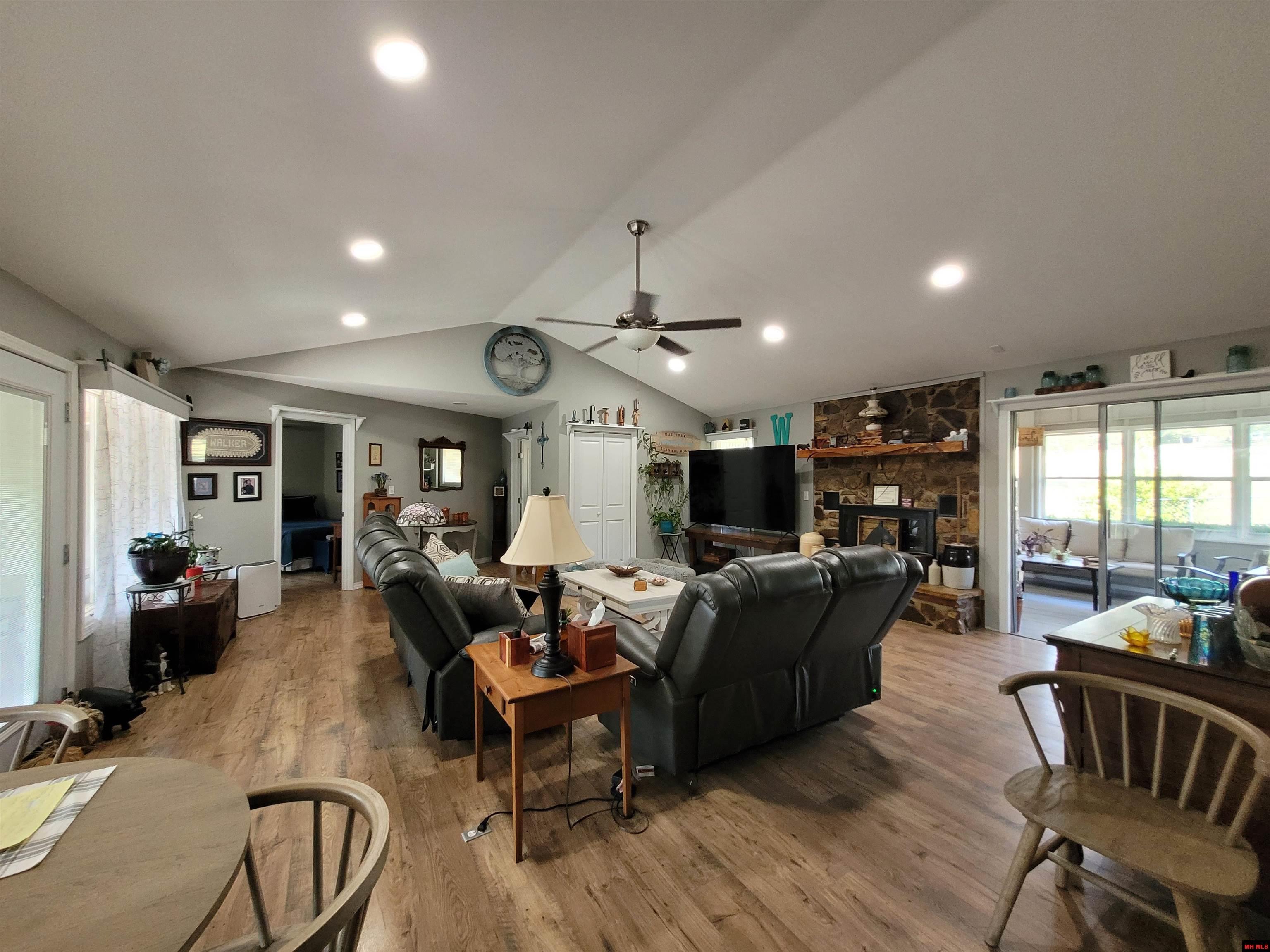 310 W GREEN VALLEY DRIVE Horseshoe Bend, AR 72512