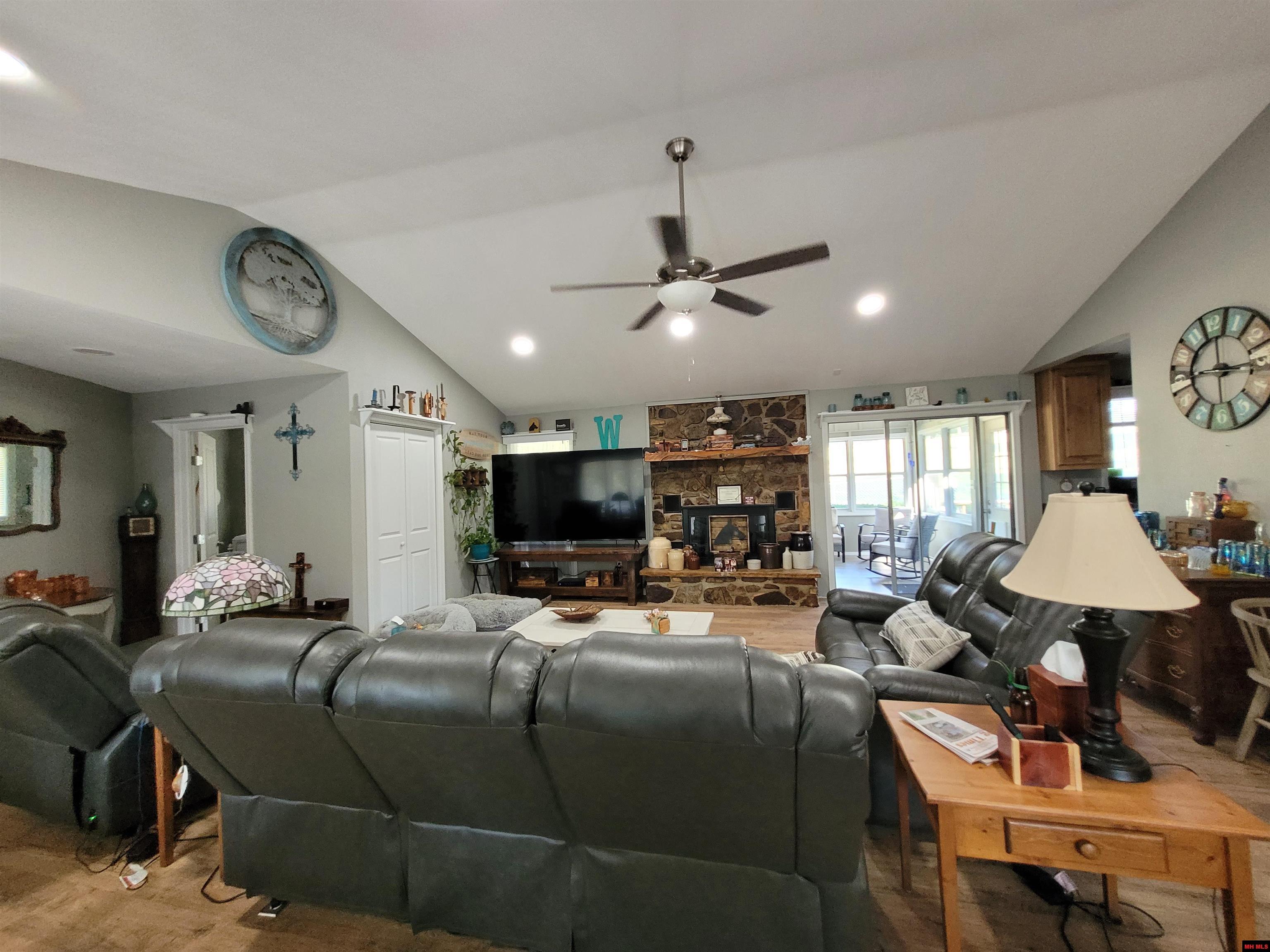 310 W GREEN VALLEY DRIVE Horseshoe Bend, AR 72512