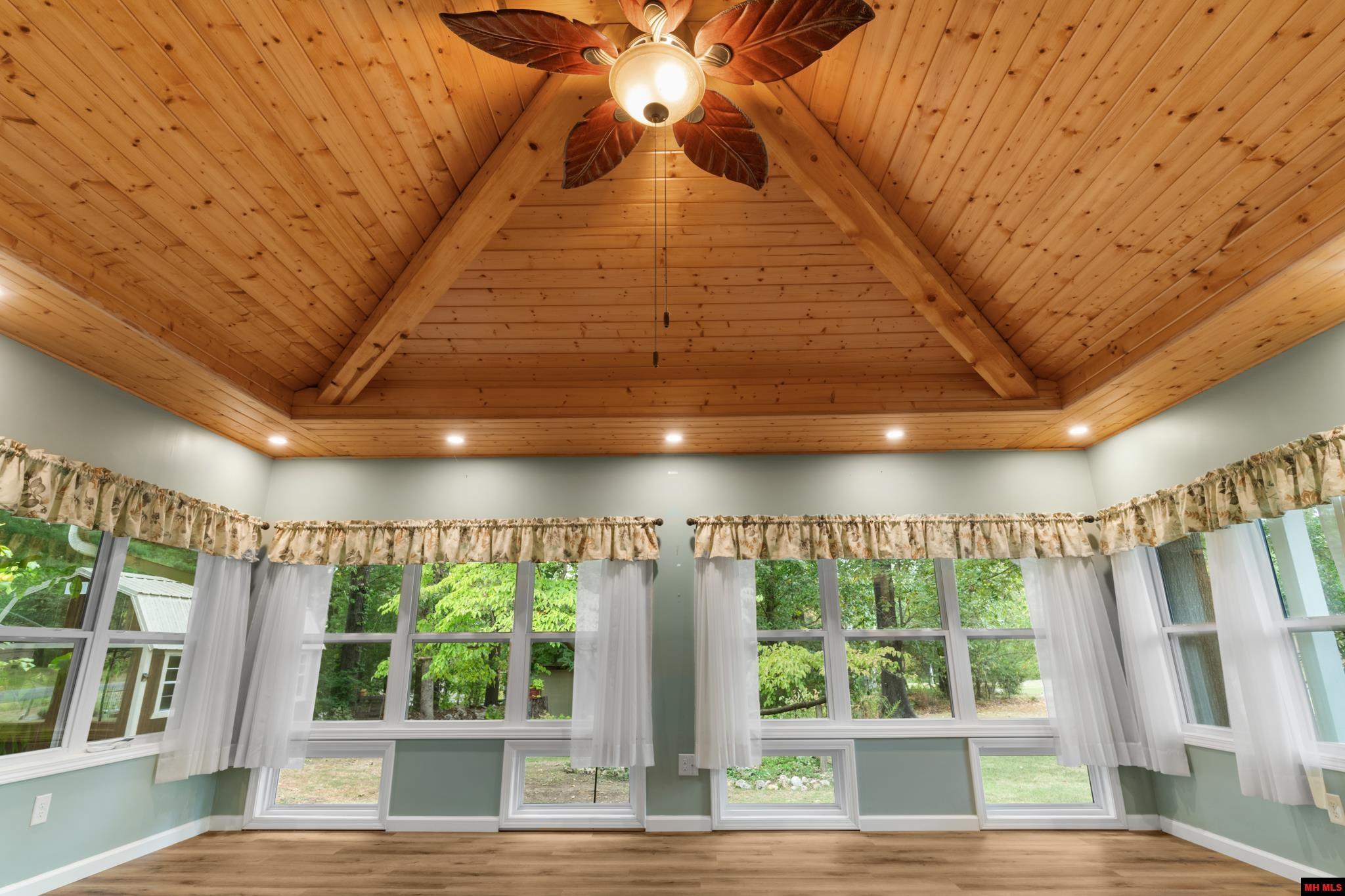 19 DOGWOOD LANE Lakeview, AR 72642