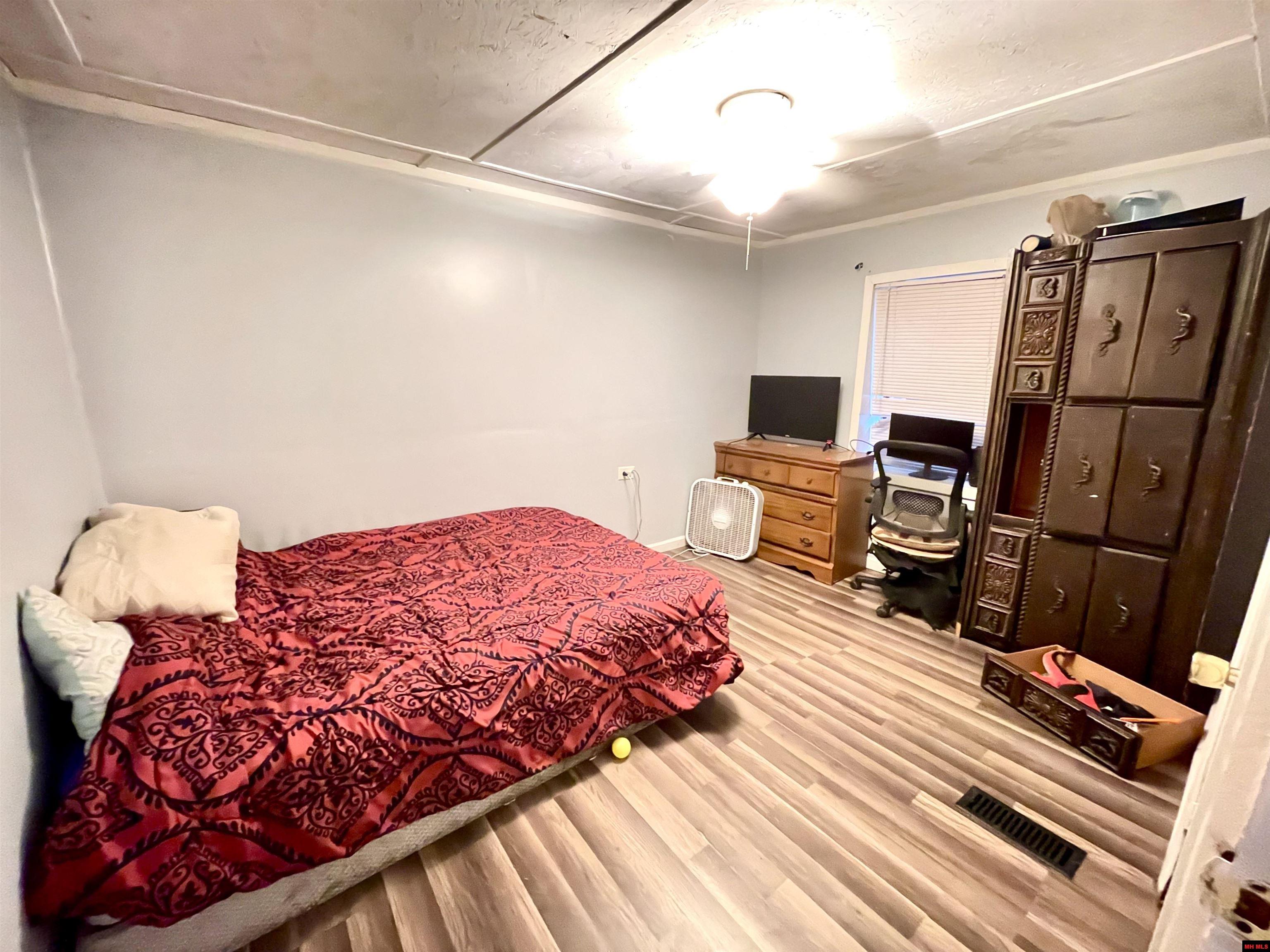 68 S IUKA ROAD Calico Rock, AR 72519