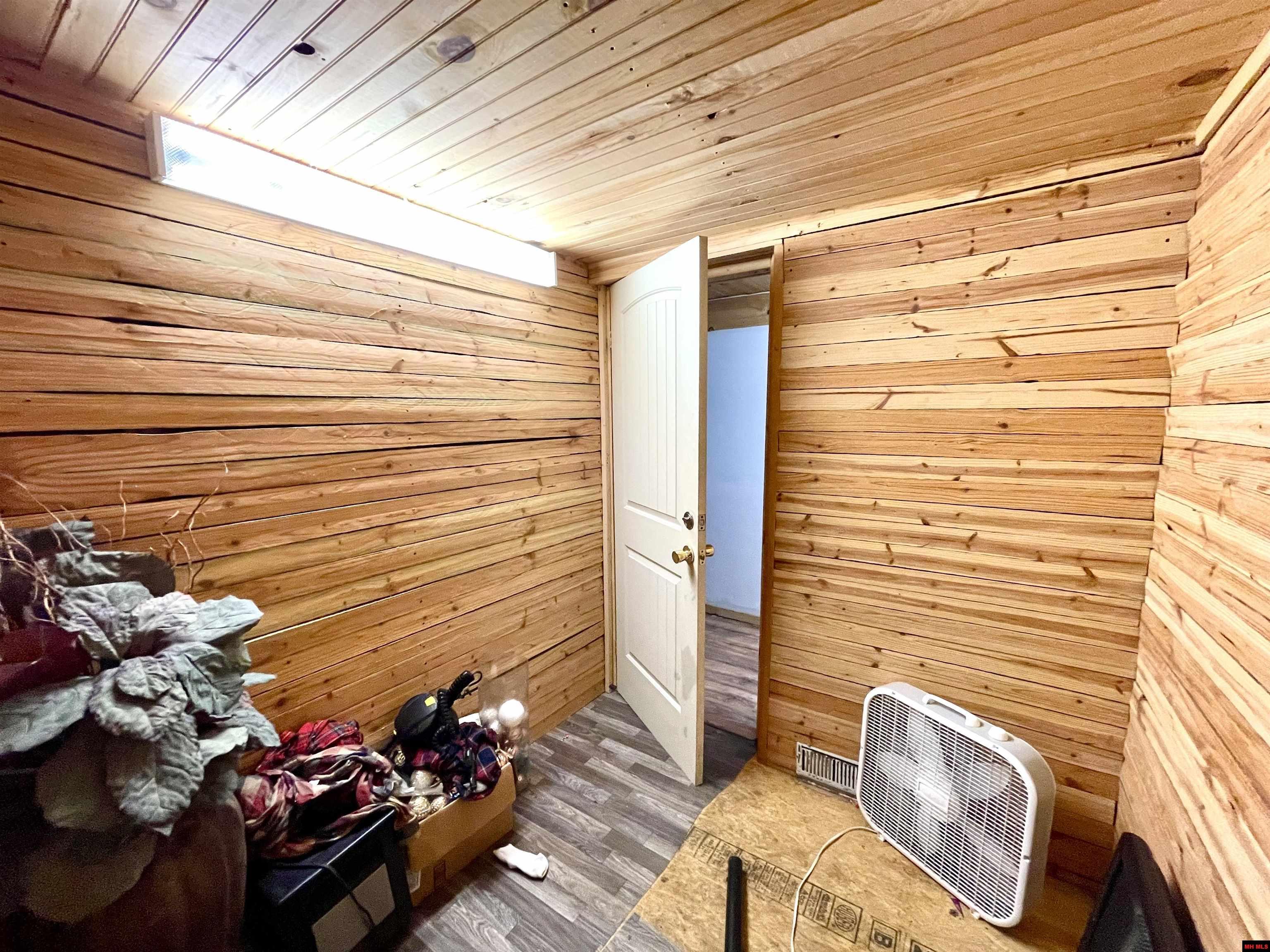 68 S IUKA ROAD Calico Rock, AR 72519