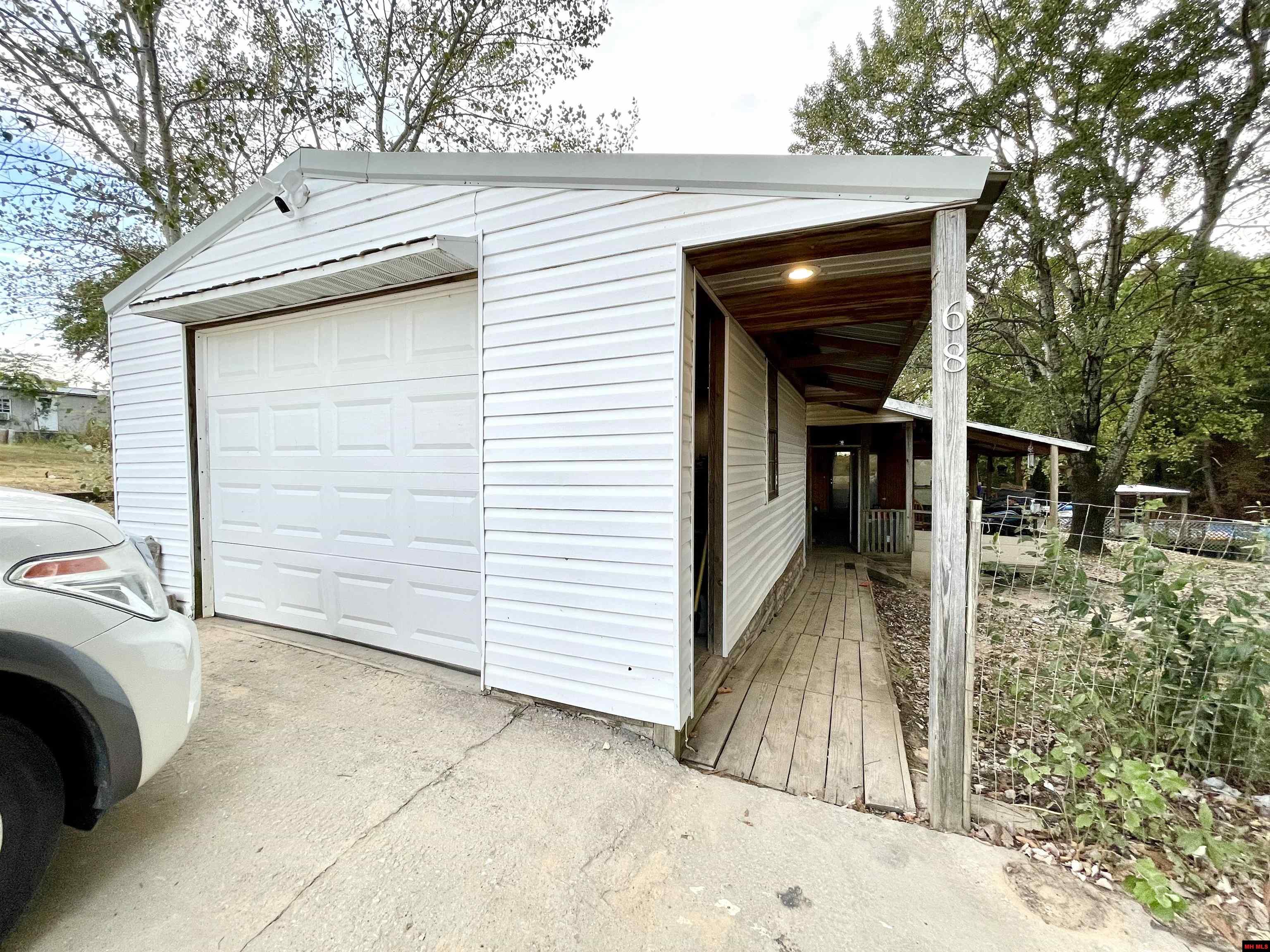 68 S IUKA ROAD Calico Rock, AR 72519