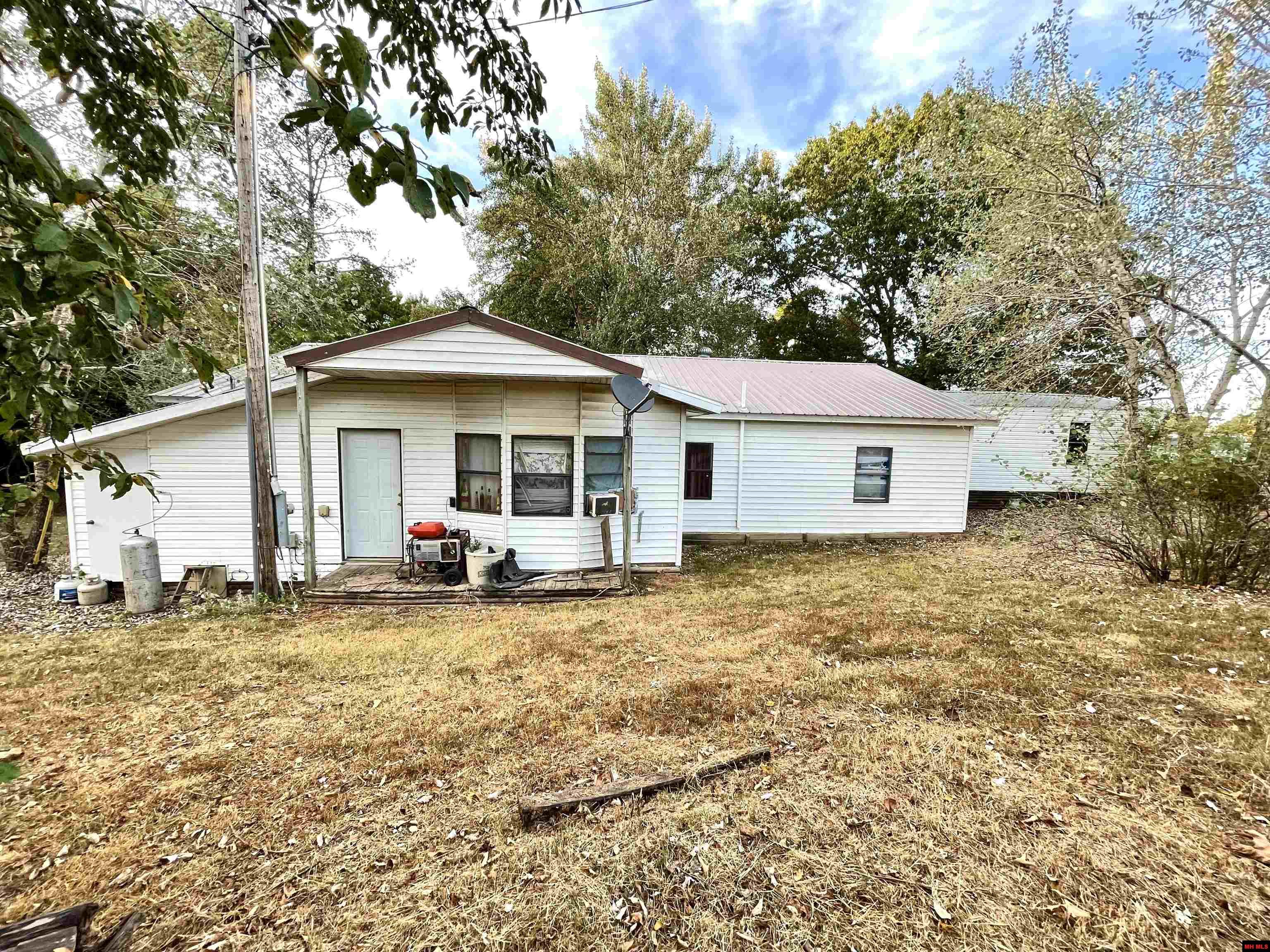 68 S IUKA ROAD Calico Rock, AR 72519