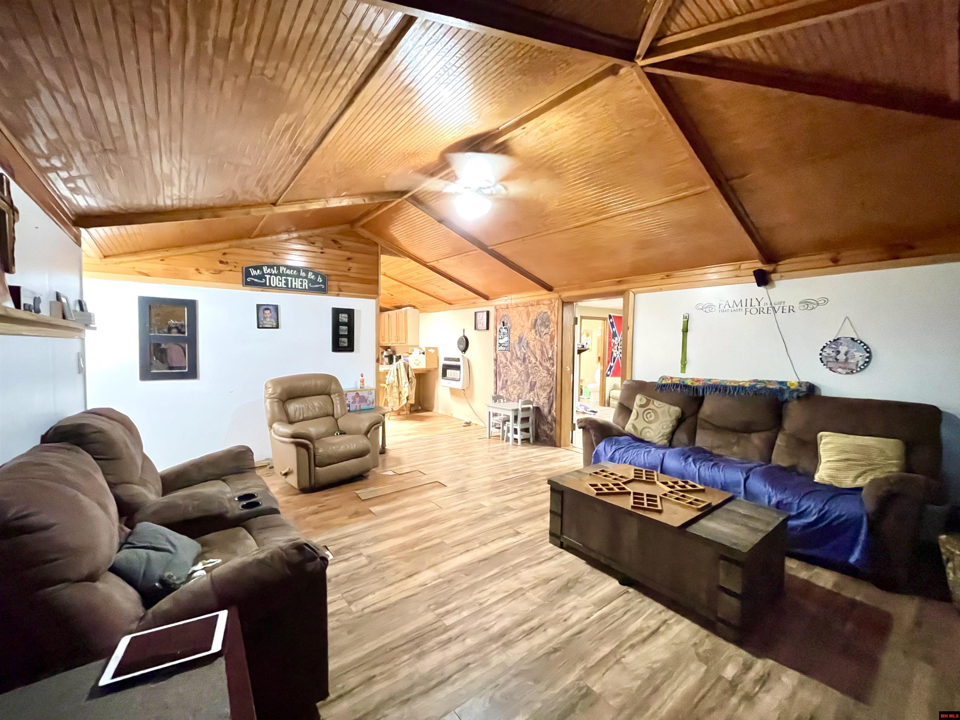 68 S IUKA ROAD Calico Rock, AR 72519