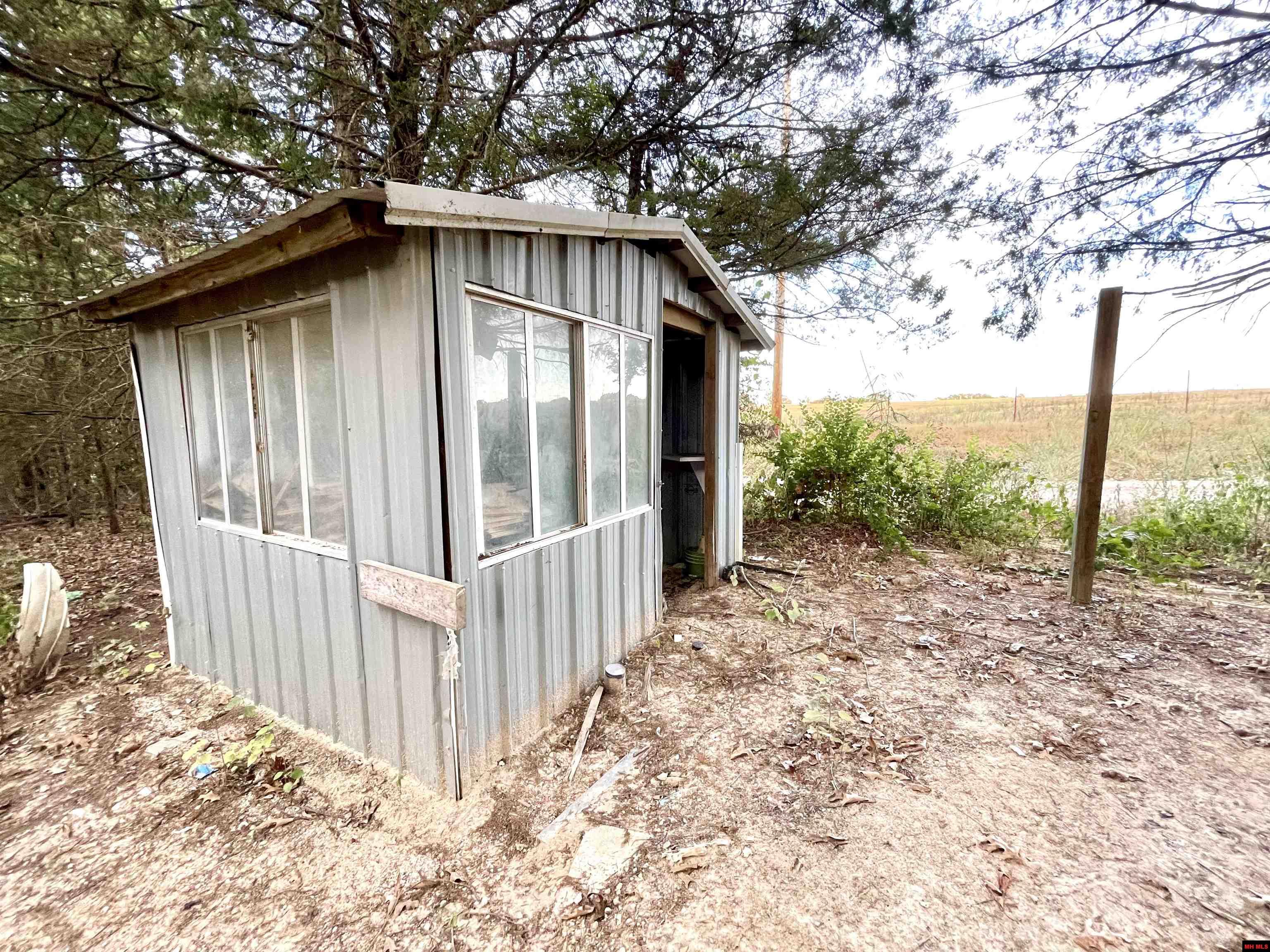 68 S IUKA ROAD Calico Rock, AR 72519