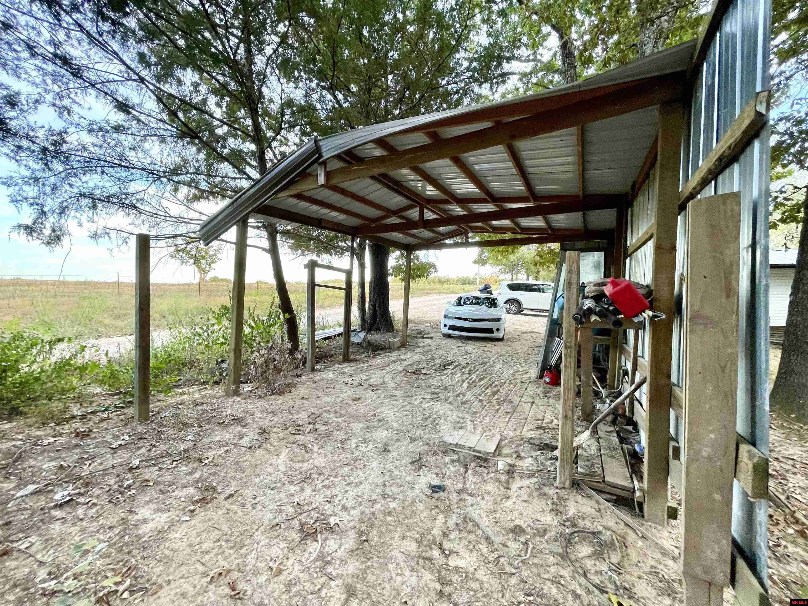 68 S IUKA ROAD Calico Rock, AR 72519