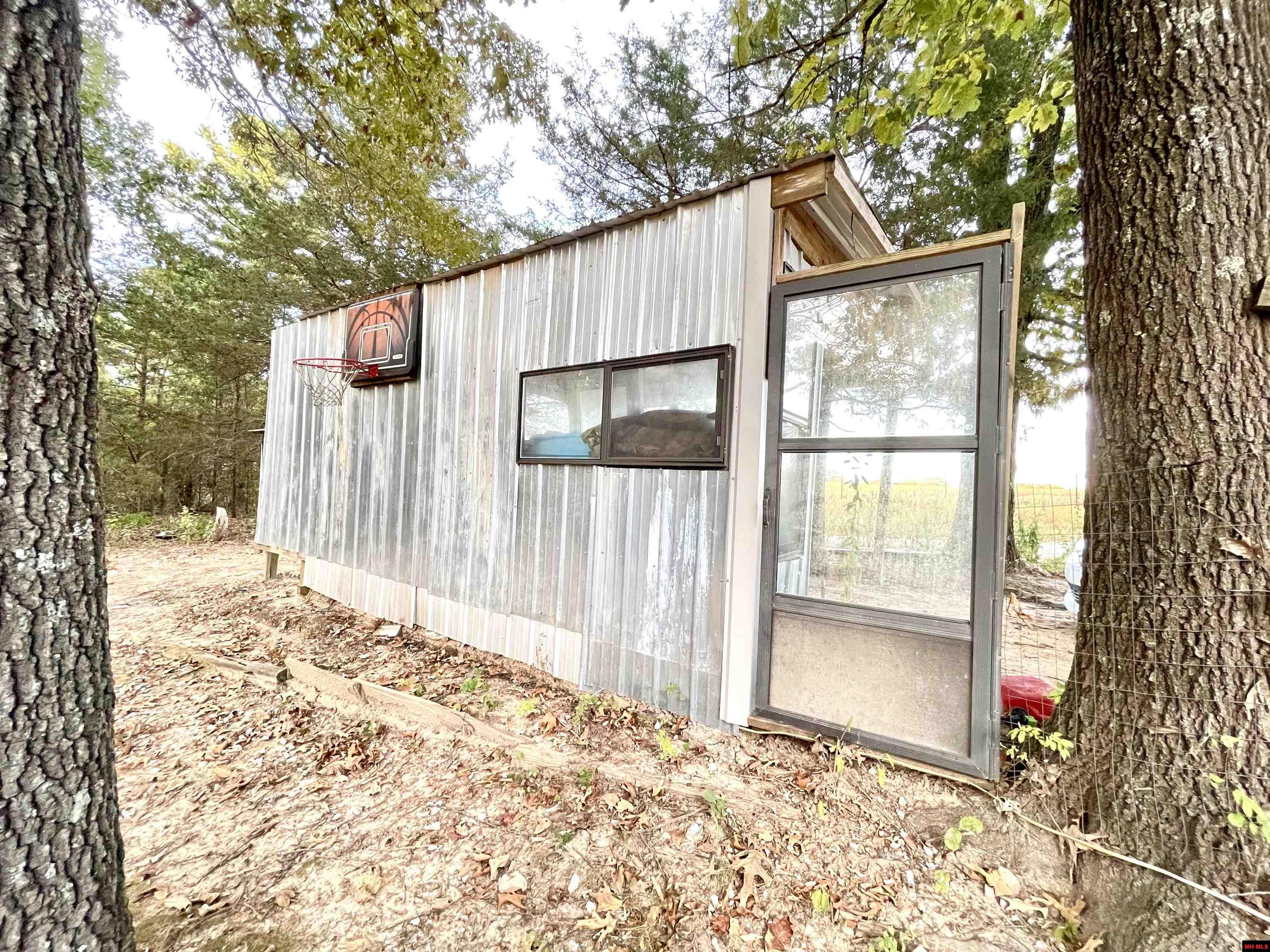 68 S IUKA ROAD Calico Rock, AR 72519
