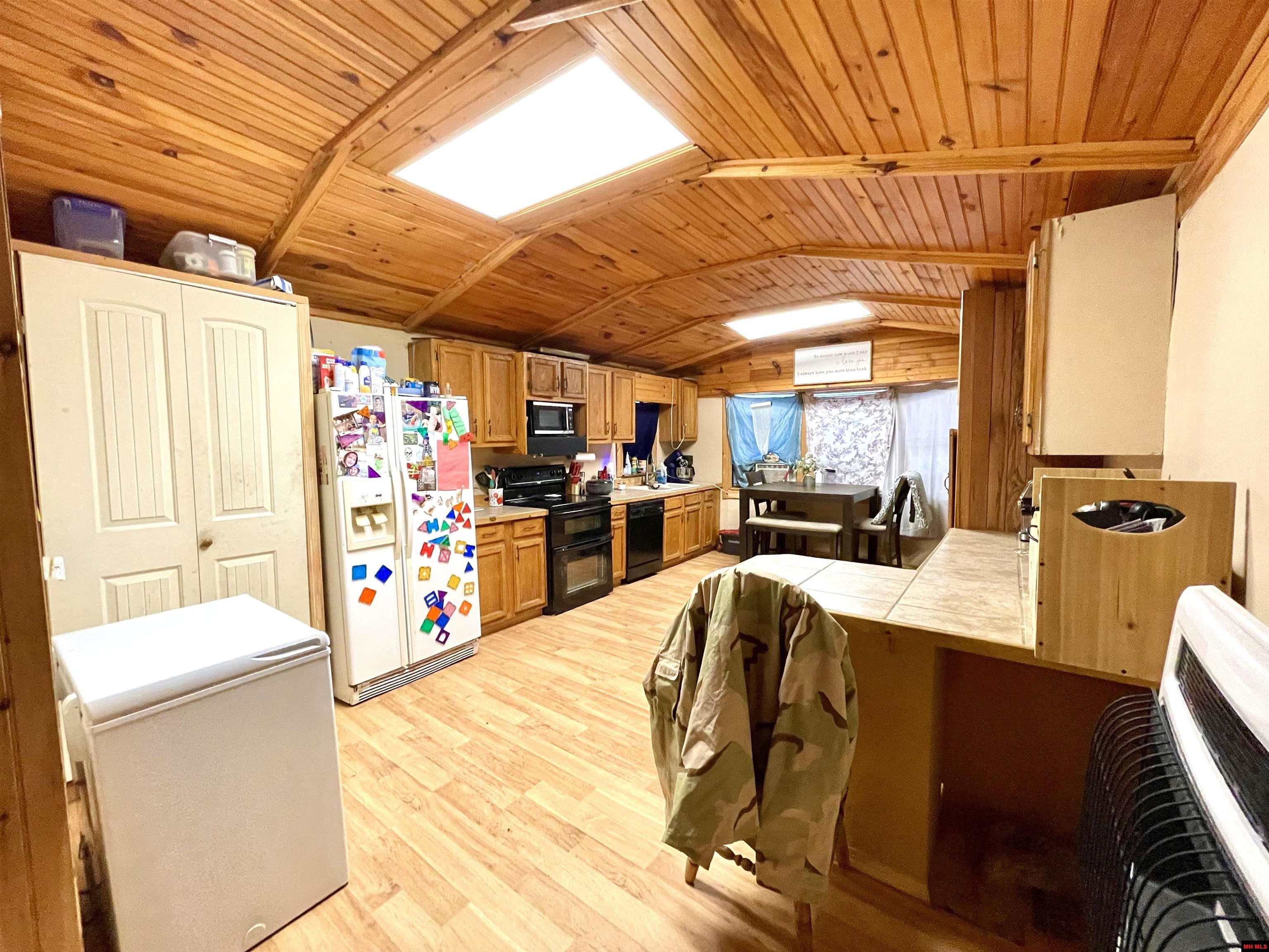 68 S IUKA ROAD Calico Rock, AR 72519