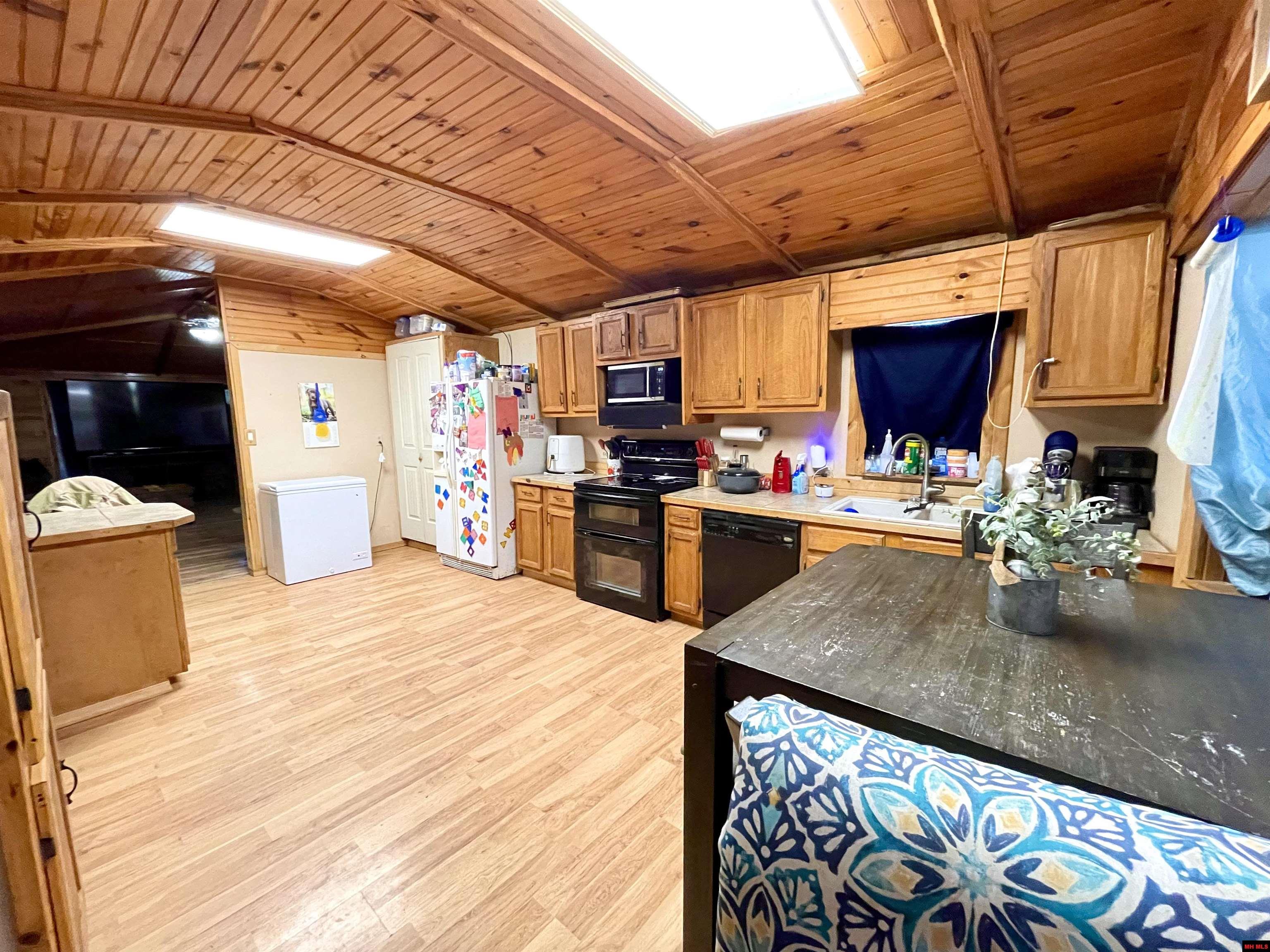 68 S IUKA ROAD Calico Rock, AR 72519