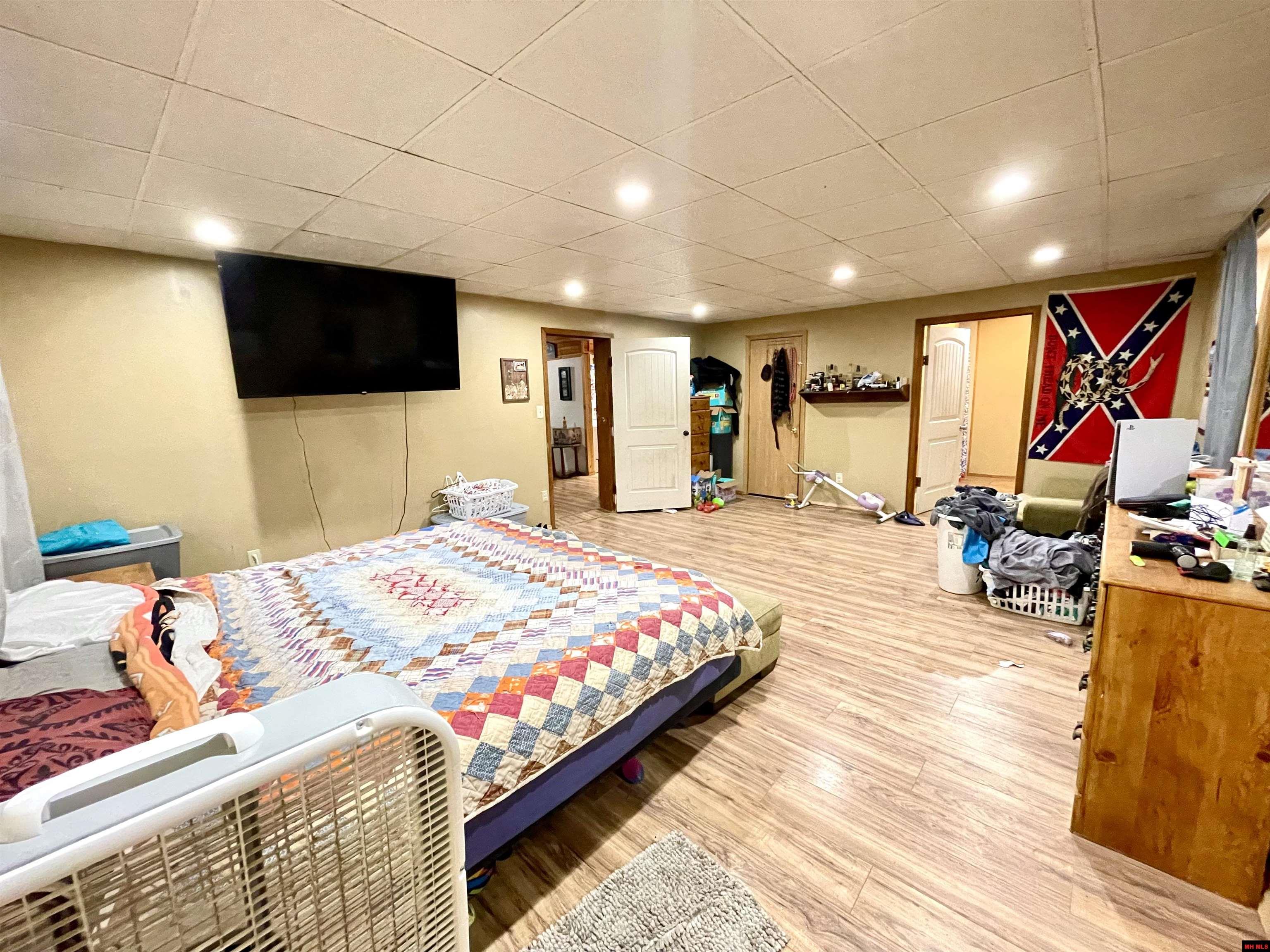 68 S IUKA ROAD Calico Rock, AR 72519