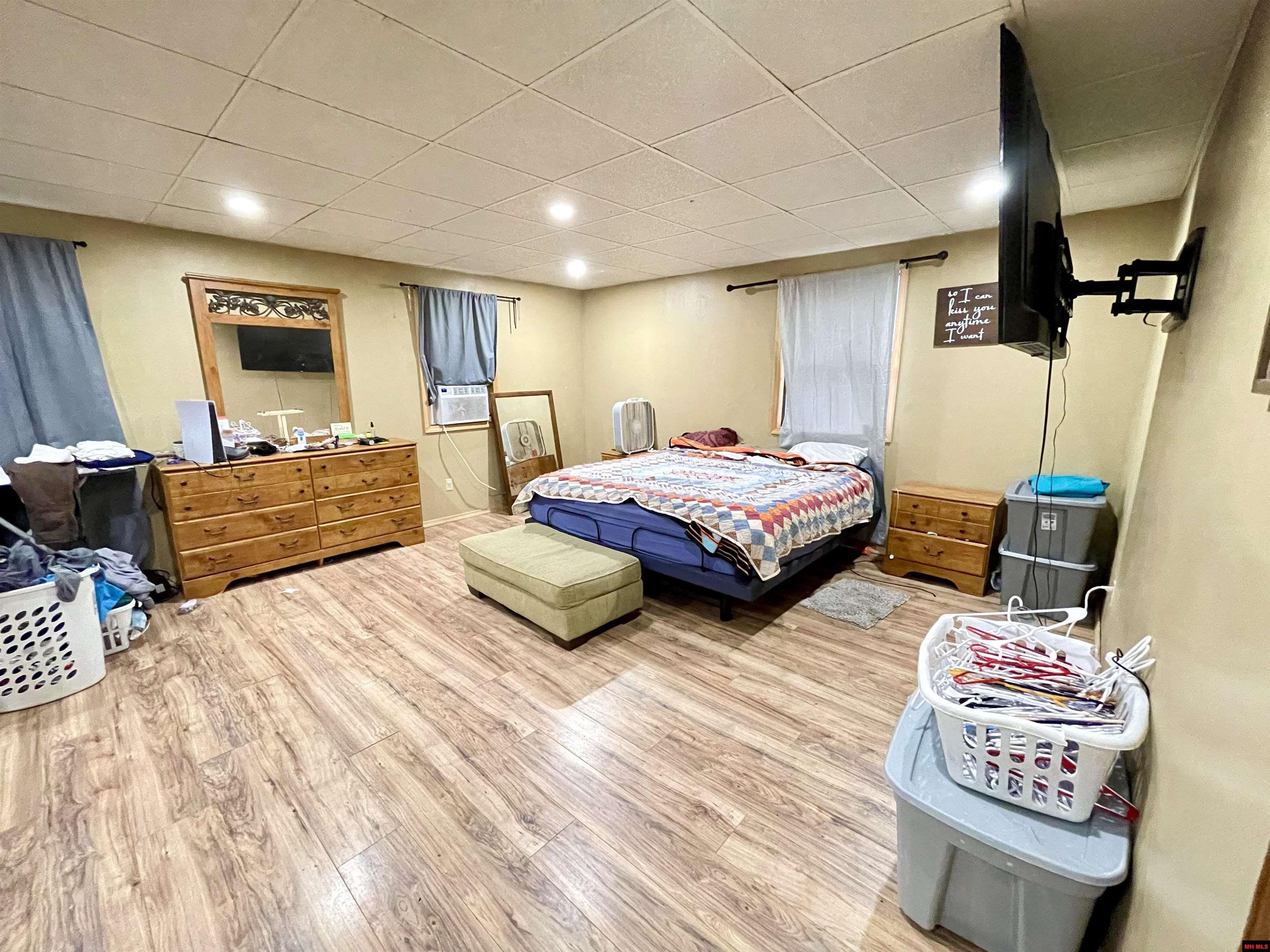 68 S IUKA ROAD Calico Rock, AR 72519