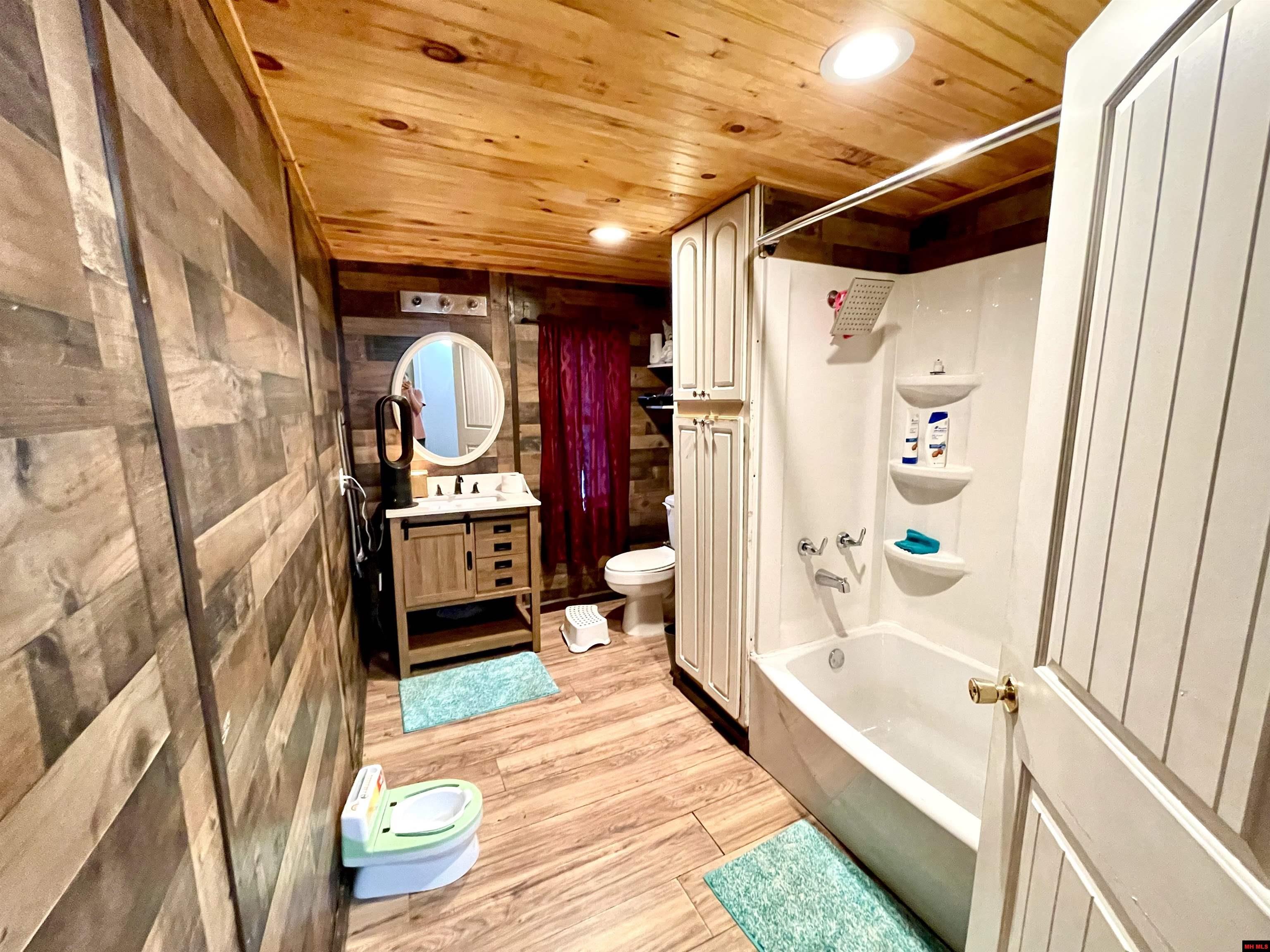 68 S IUKA ROAD Calico Rock, AR 72519