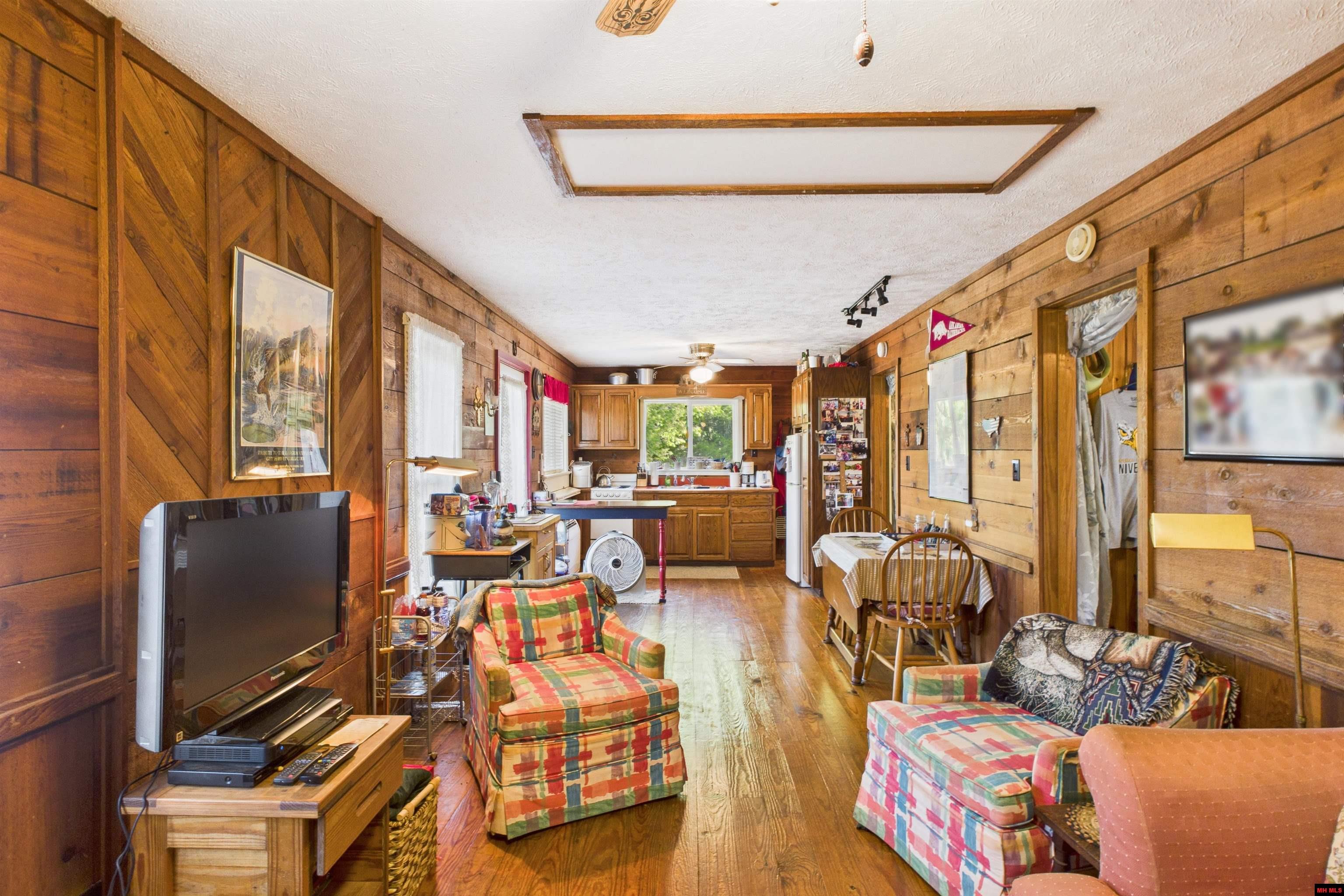 239 MC 126 Oakland, AR 72661