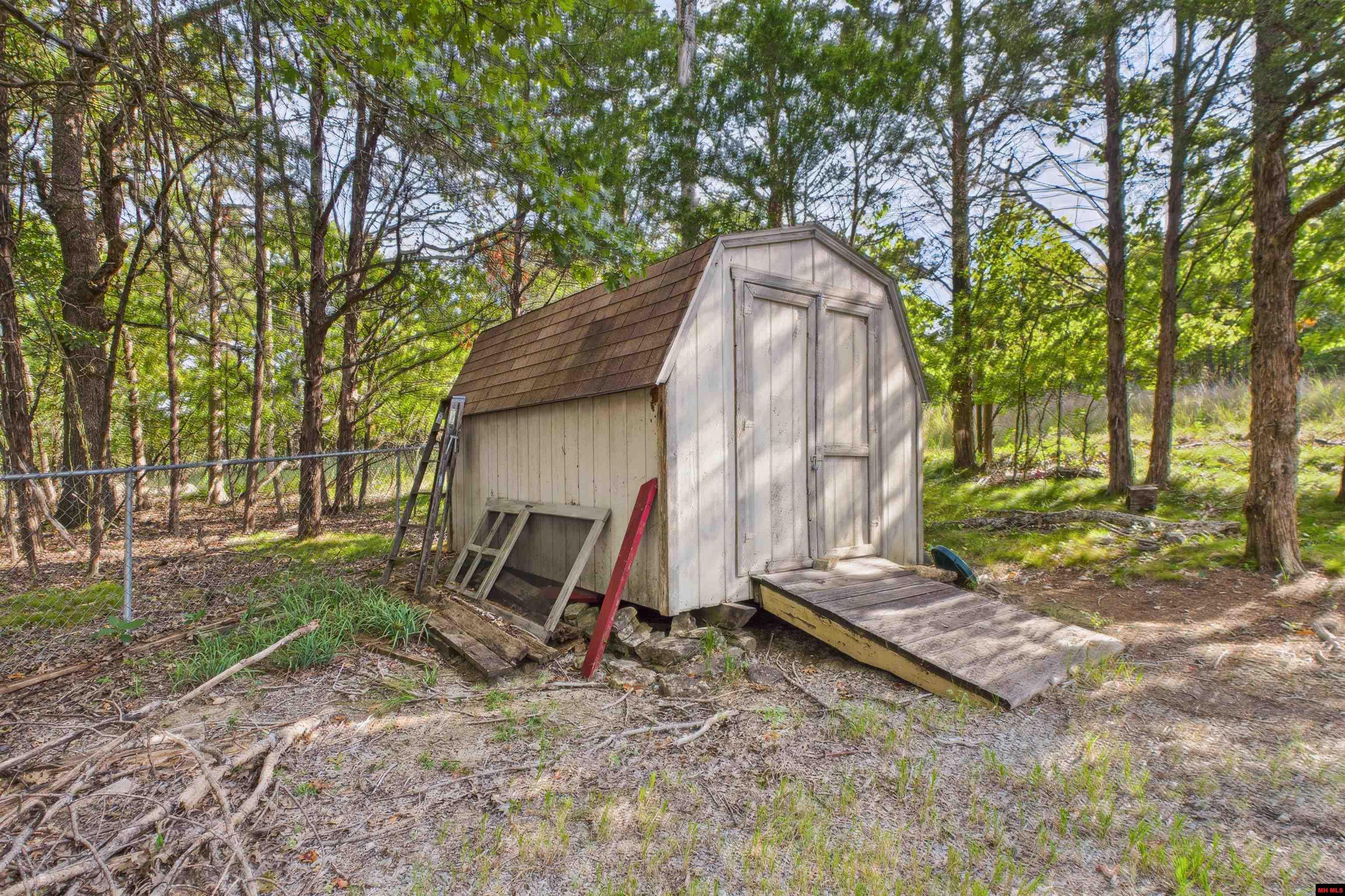 239 MC 126 Oakland, AR 72661