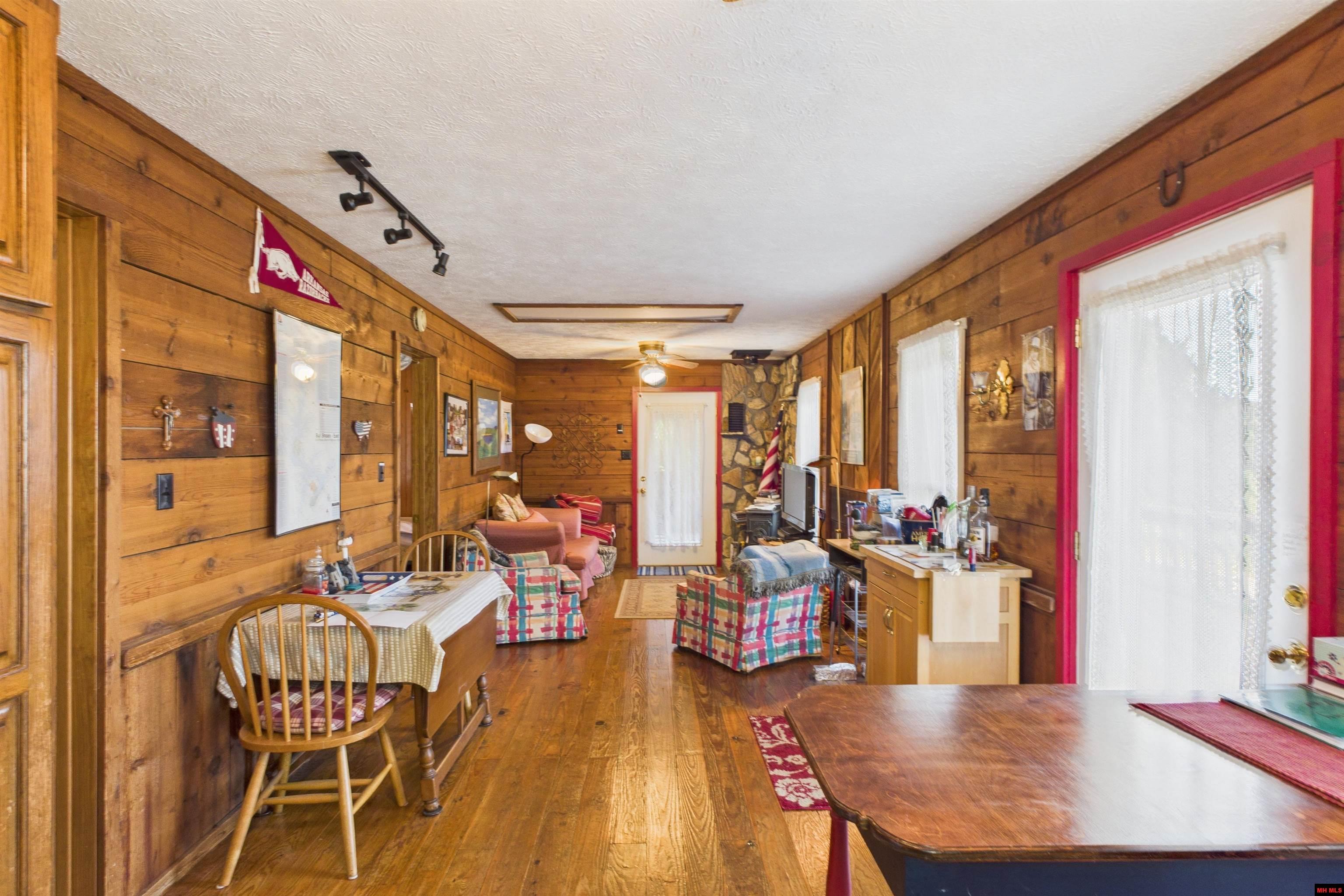 239 MC 126 Oakland, AR 72661