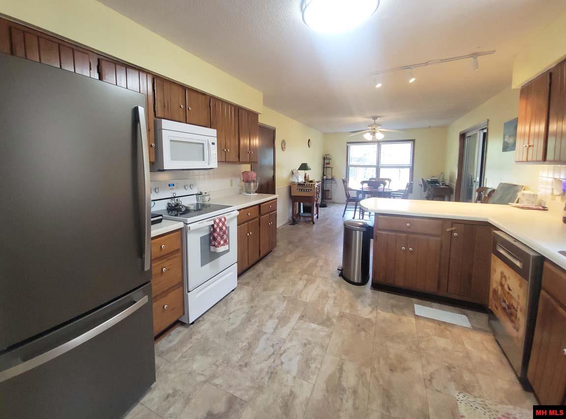 1704 EAGLE DRIVE Mountain Home, AR