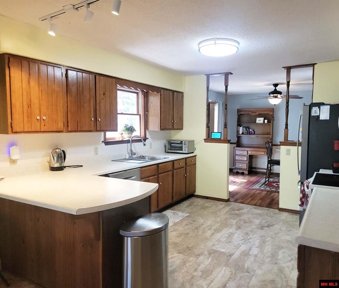 1704 EAGLE DRIVE Mountain Home, AR