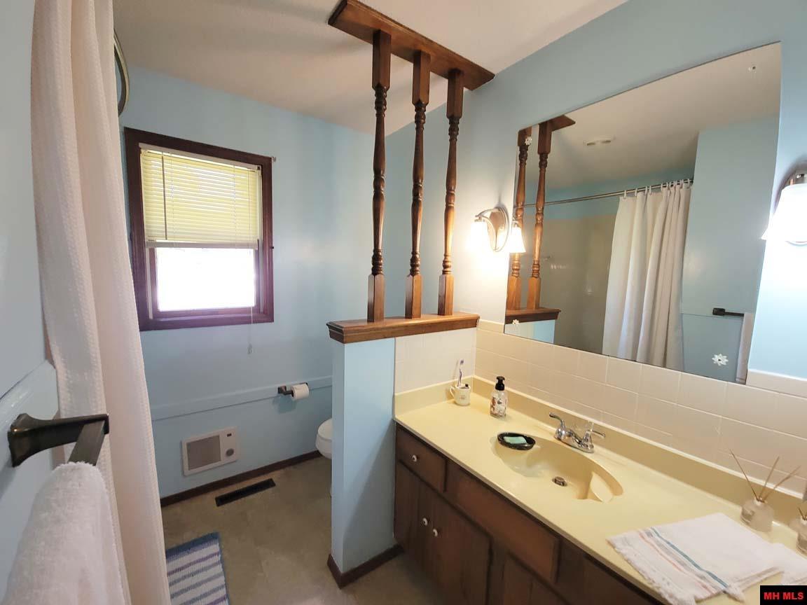 1704 EAGLE DRIVE Mountain Home, AR
