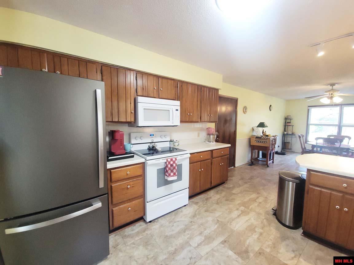 1704 EAGLE DRIVE Mountain Home, AR