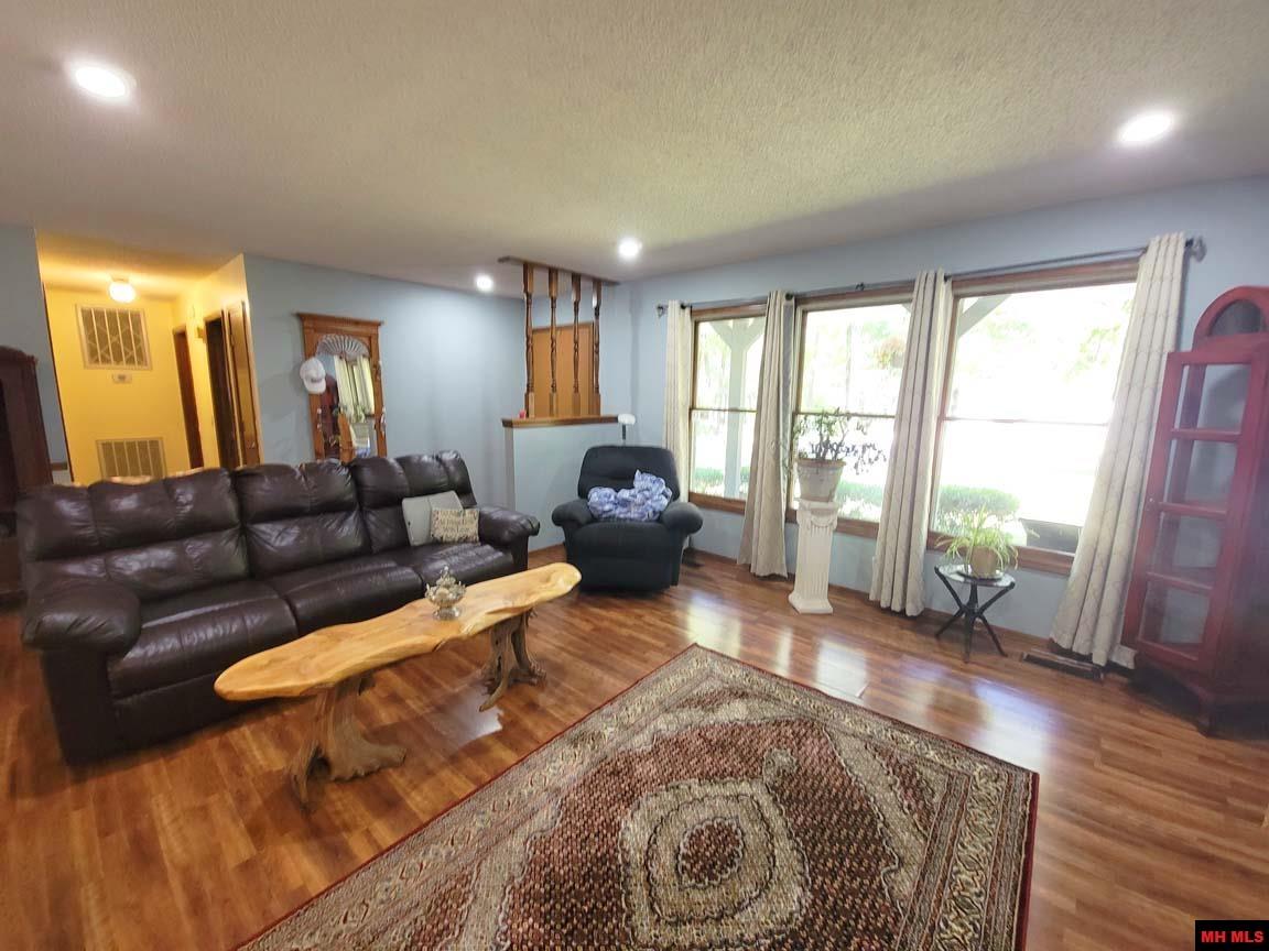 1704 EAGLE DRIVE Mountain Home, AR