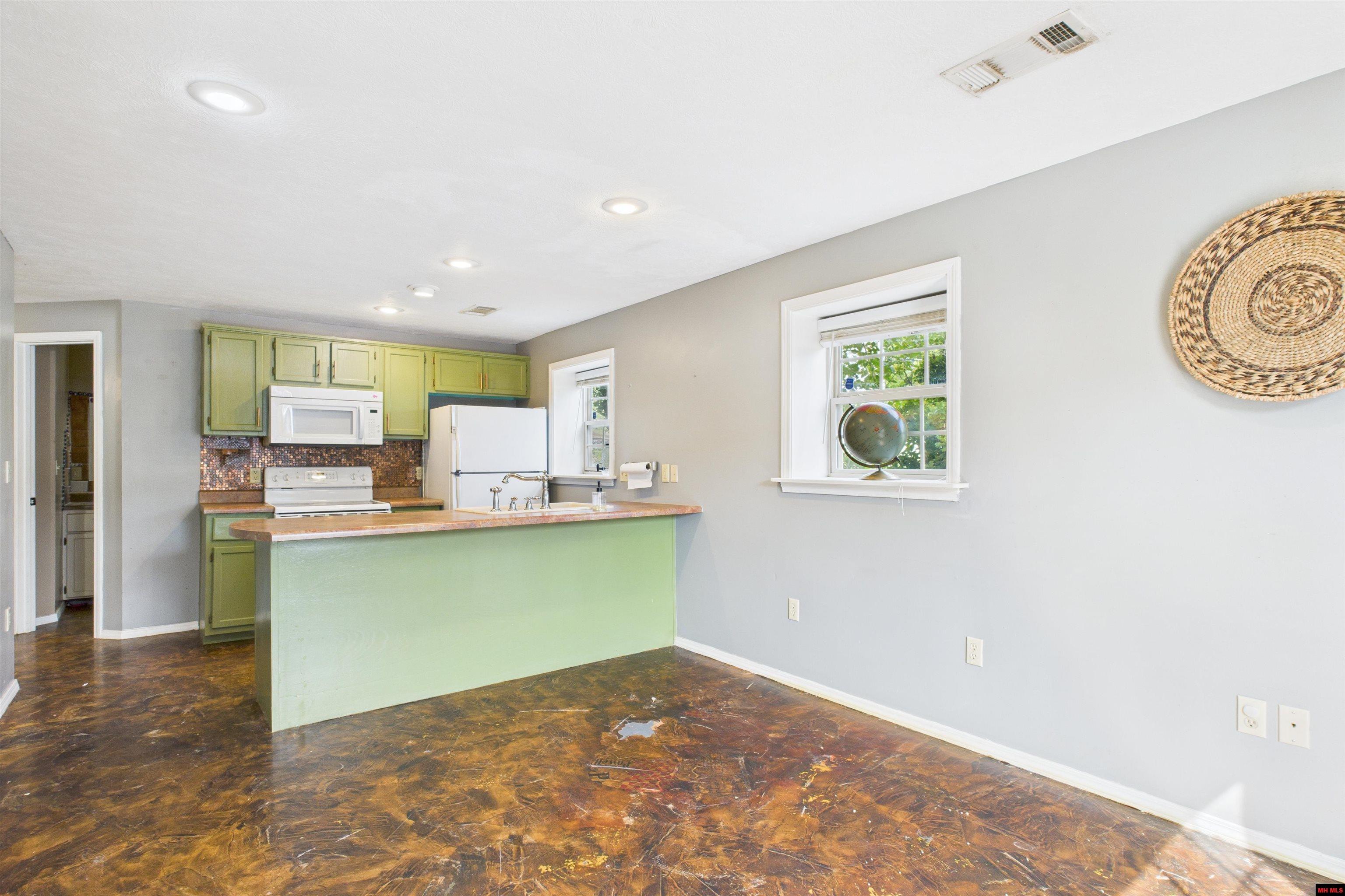 720 N PANTHER AVENUE Yellville, AR