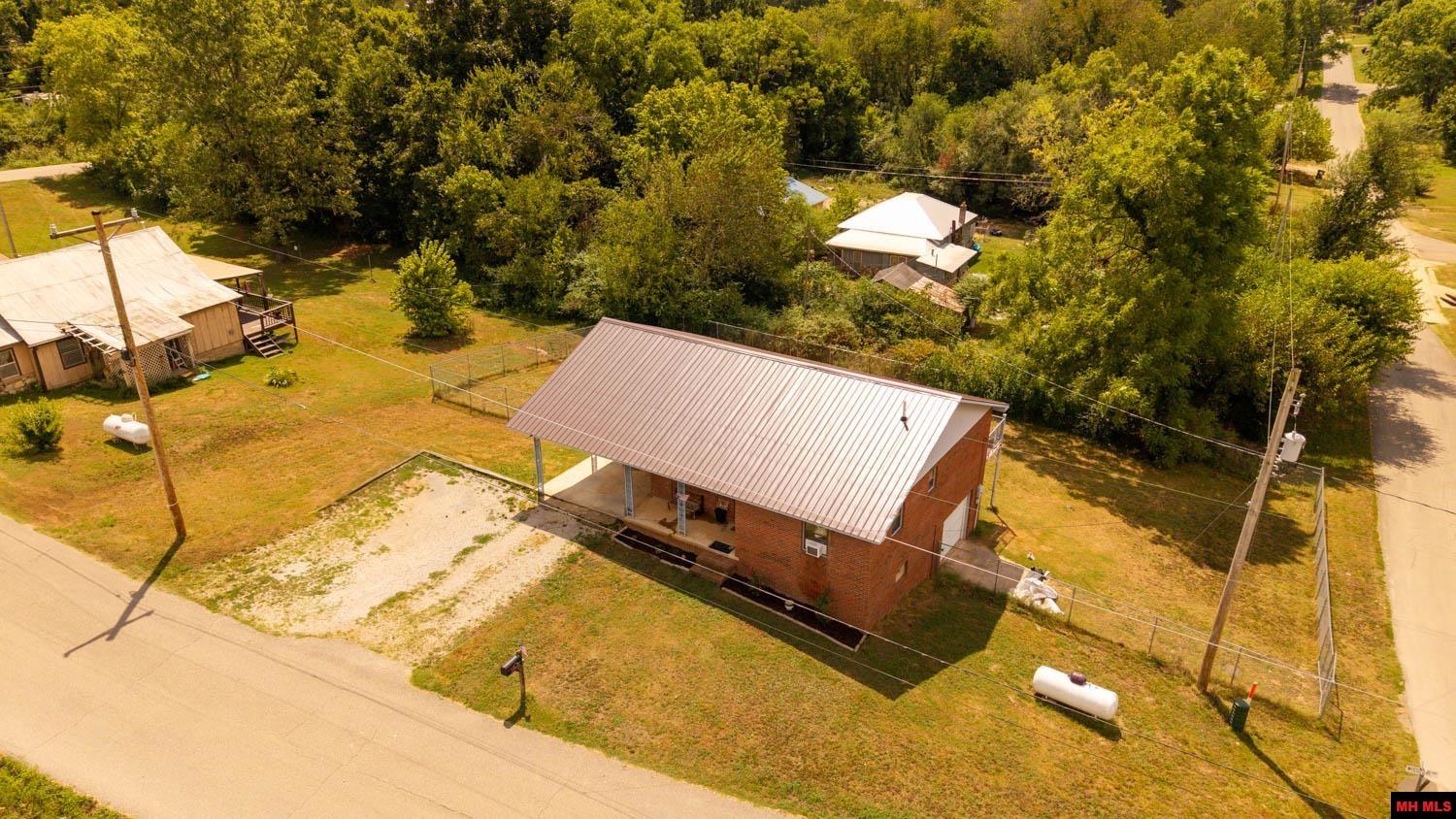 570 MISSOURI AVENUE Mammoth Spring, AR 72554