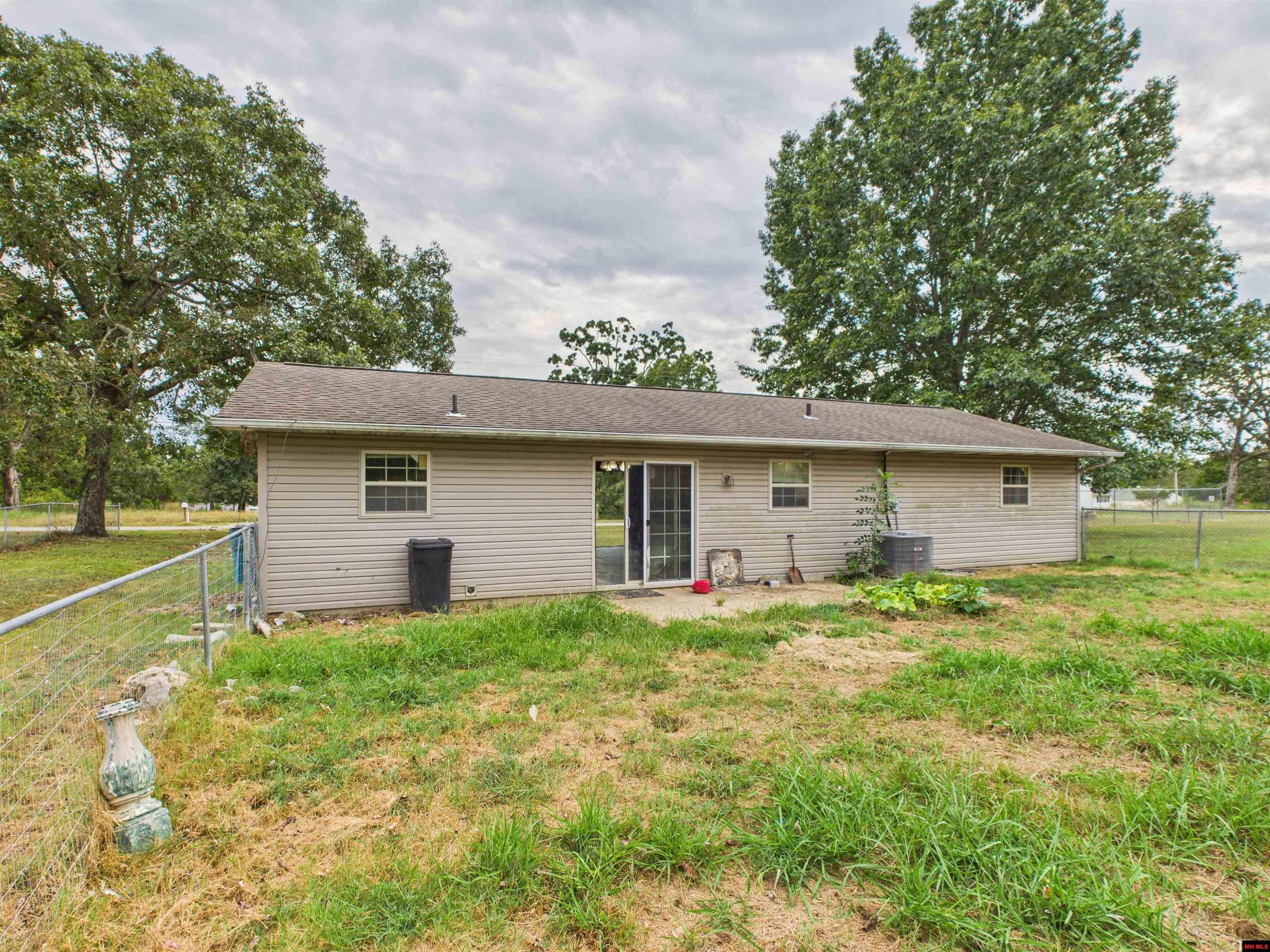 404 LAKESHORE ROAD Bull Shoals, AR