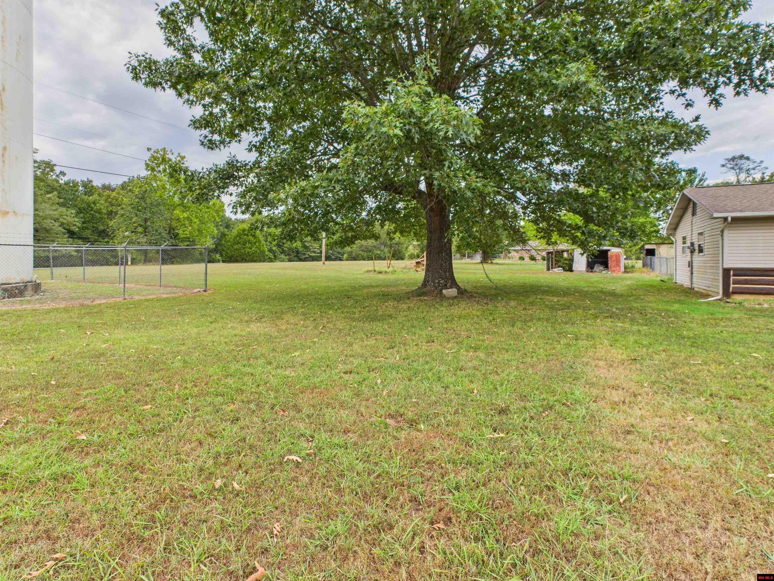 404 LAKESHORE ROAD Bull Shoals, AR