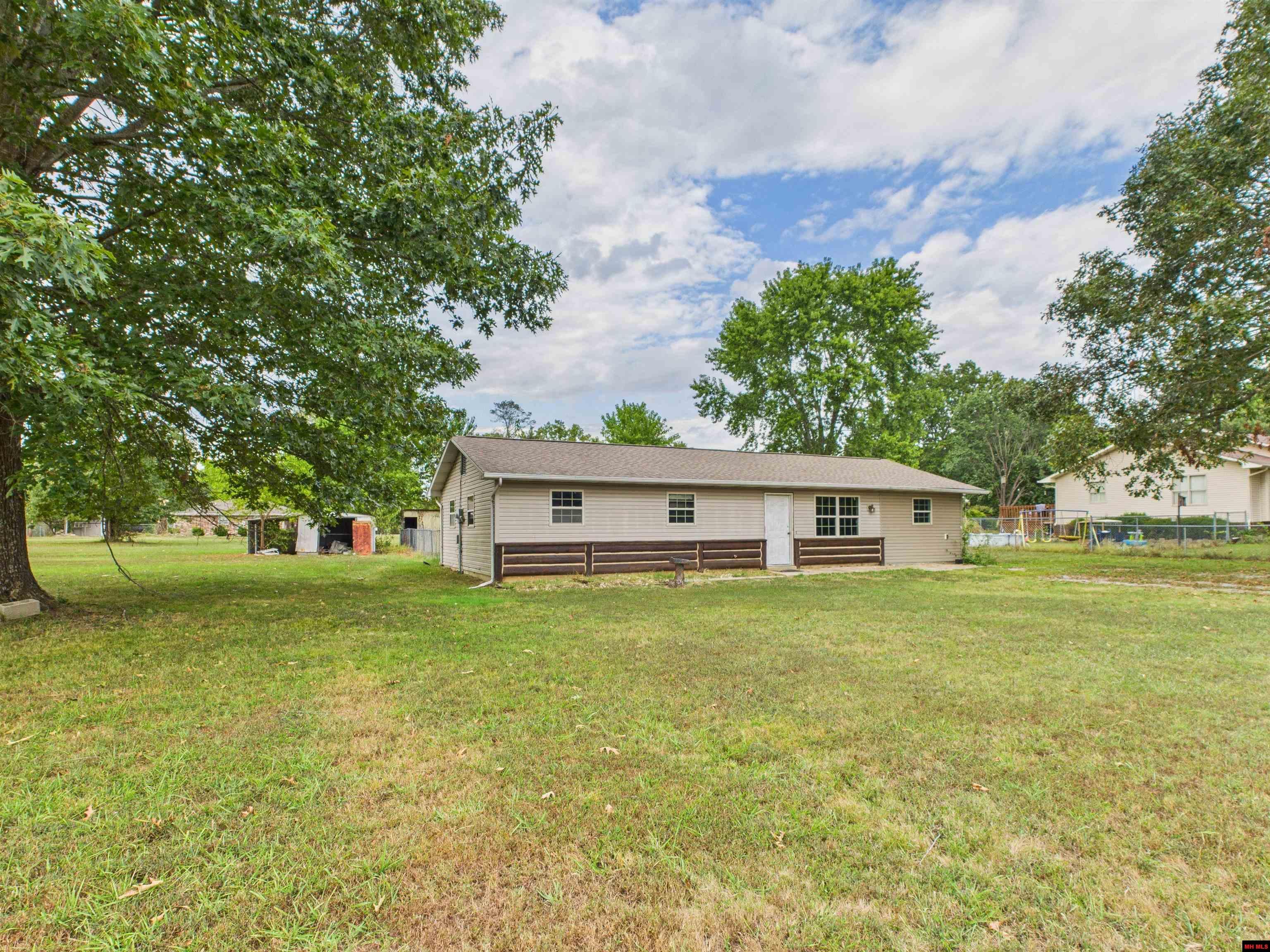 404 LAKESHORE ROAD Bull Shoals, AR