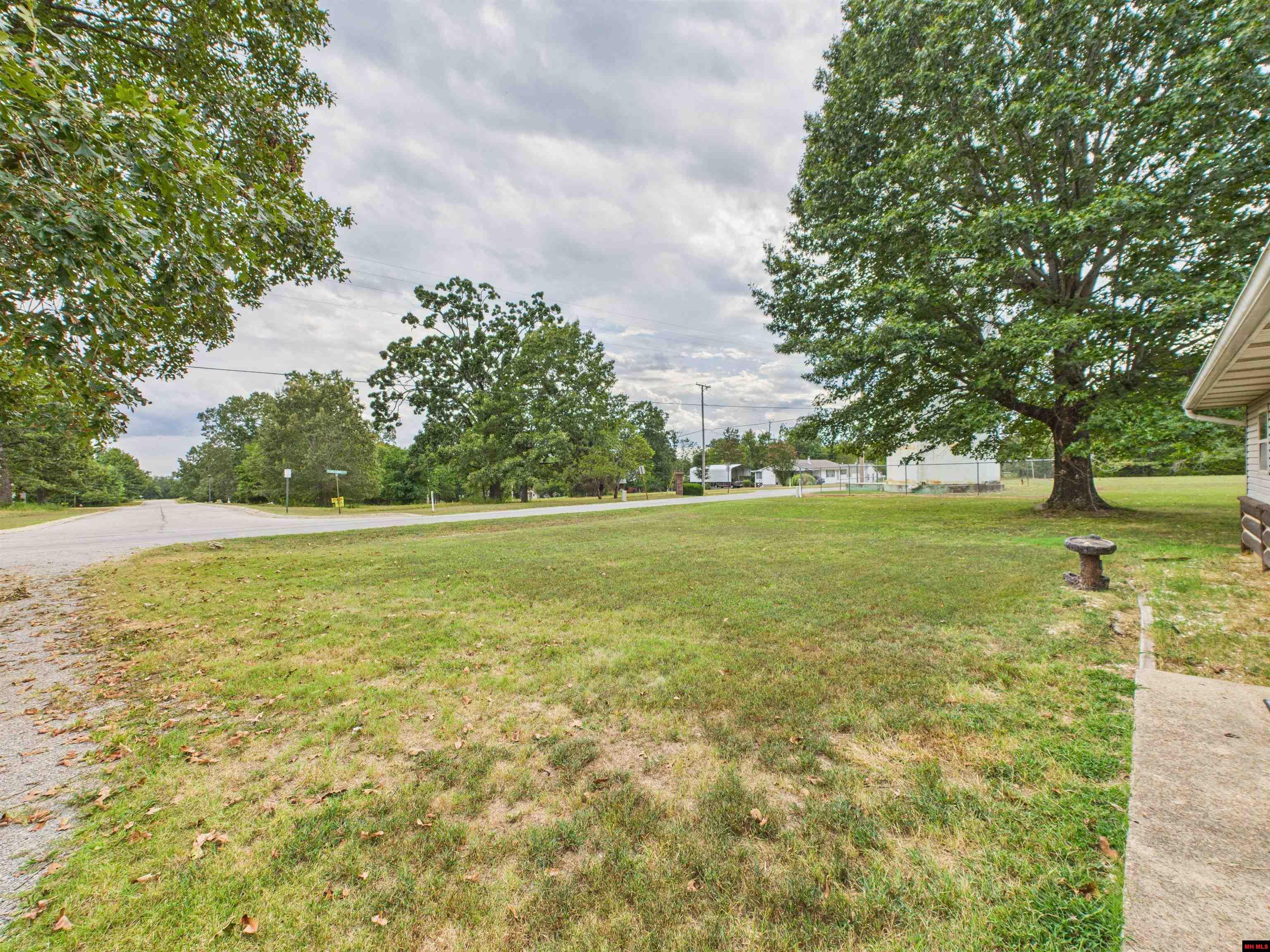 404 LAKESHORE ROAD Bull Shoals, AR
